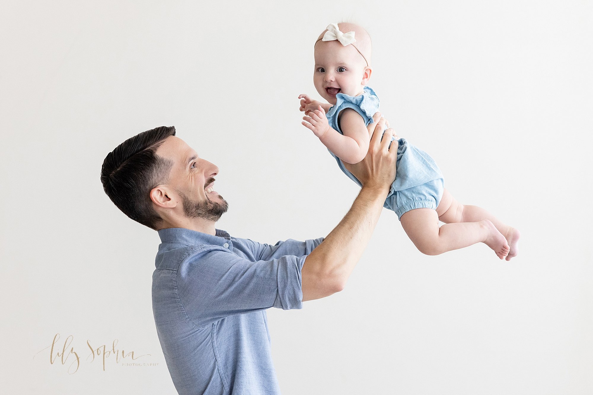 intown-atlanta-decatur-buckhead-brookhaven-studio-sitting-milestone-baby-girl-family-photos_3916.jpg