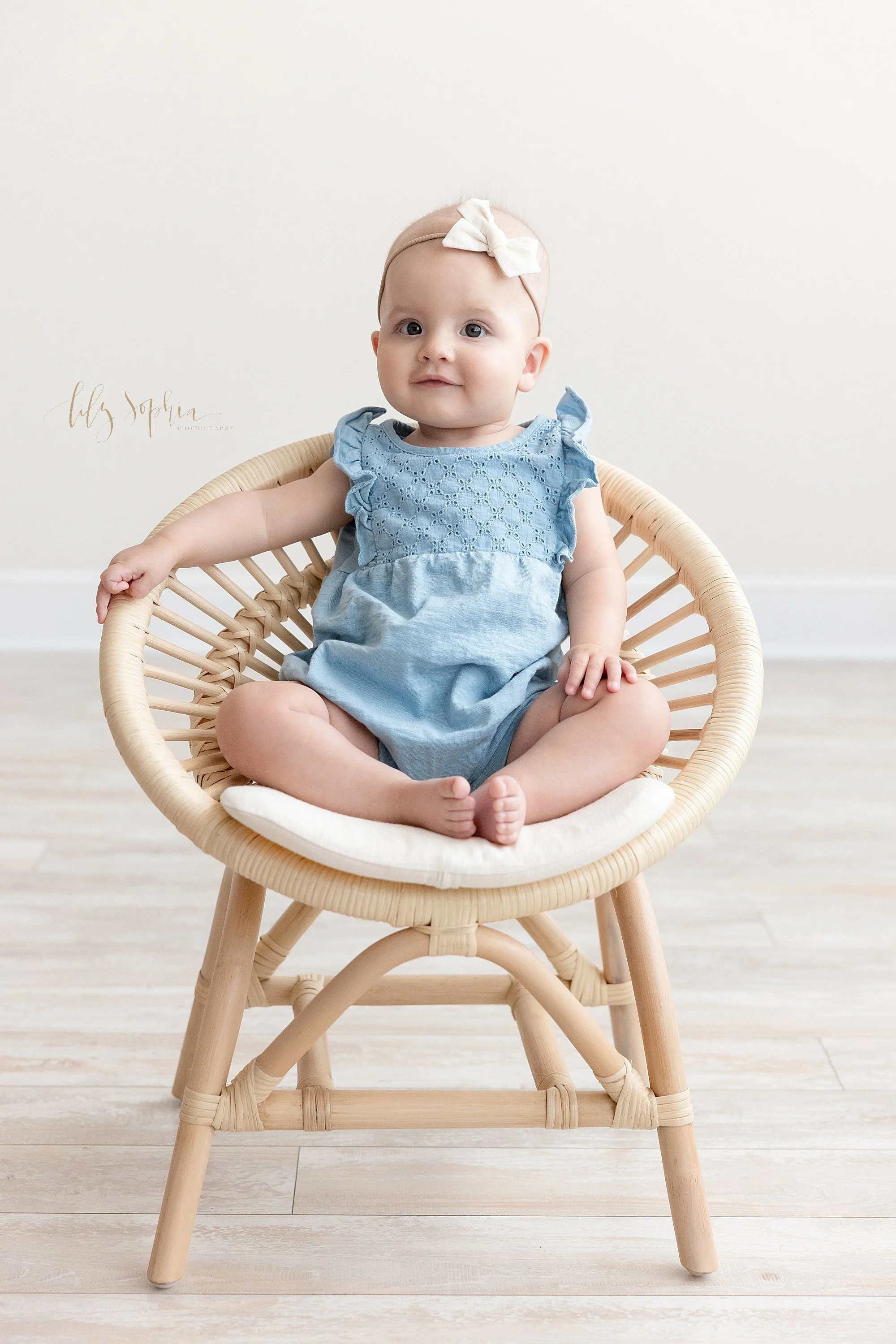 intown-atlanta-decatur-buckhead-brookhaven-studio-sitting-milestone-baby-girl-family-photos_3919.jpg