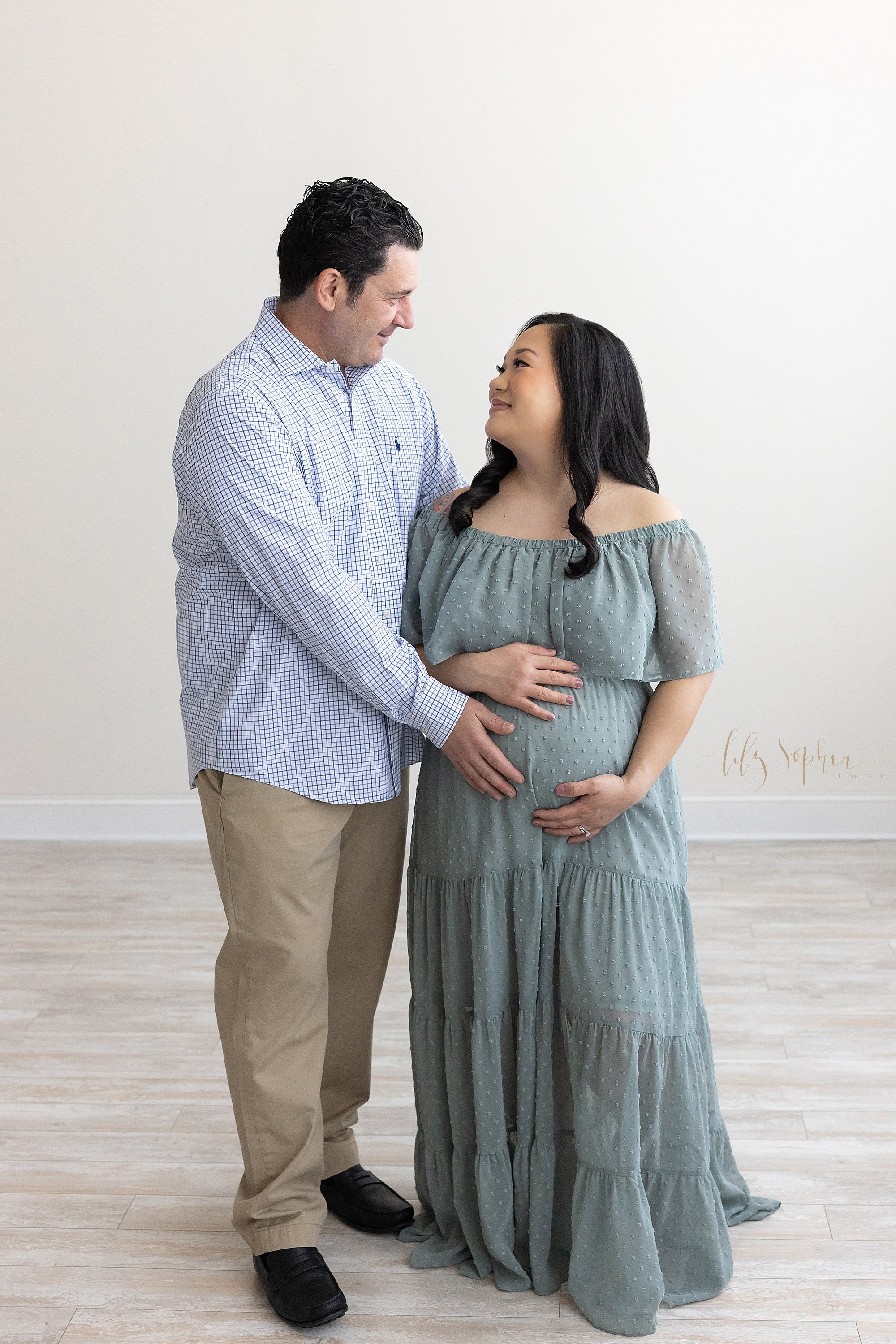 intown-atlanta-decatur-buckhead-brookhaven-studio-maternity-couple-pregnancy-photoshoot_3920.jpg