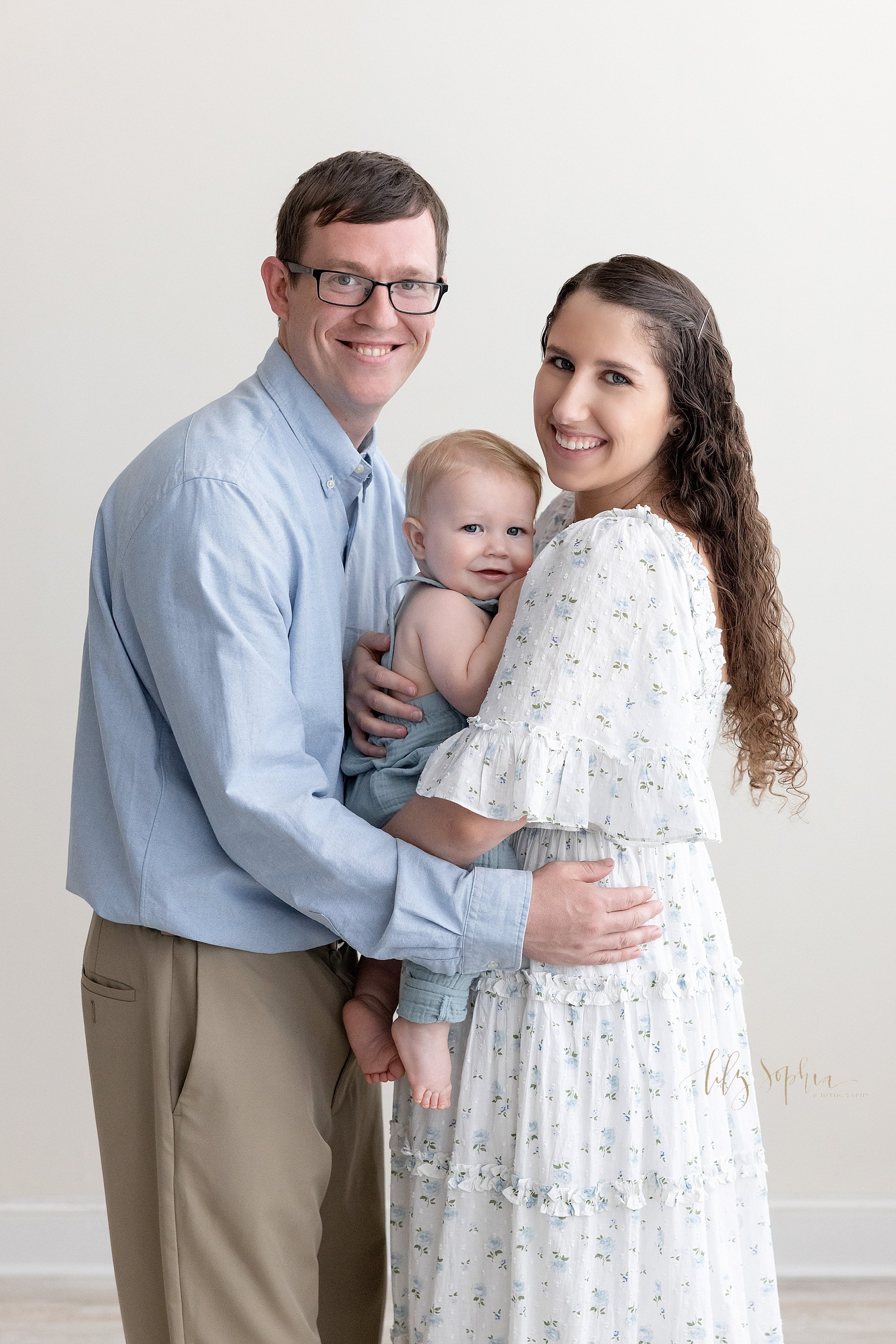 intown-atlanta-decatur-buckhead-brookhaven-studio-family-pictures-baby-boy-first-birthday-cake-smash-photoshoot_3991.jpg