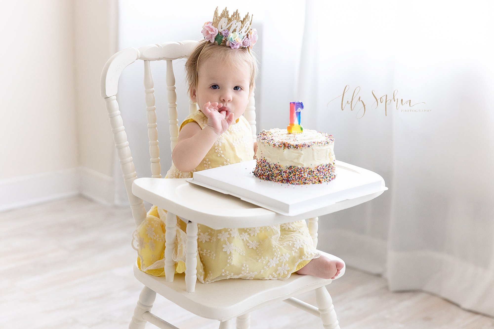 intown-atlanta-decatur-buckhead-brookhaven-studio-family-pictures-baby-girl-first-birthday-cake-smash-photoshoot_4133.jpg