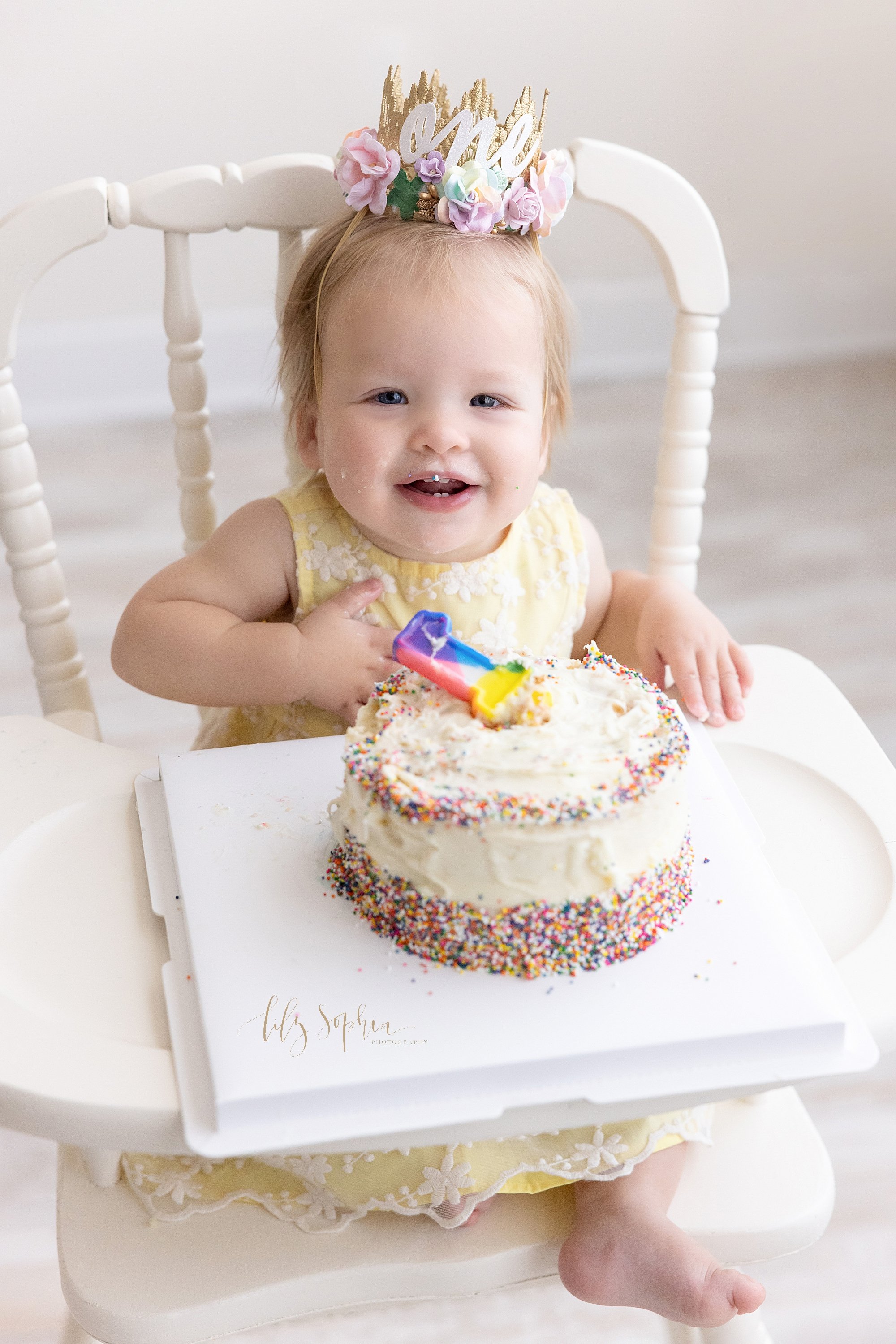 intown-atlanta-decatur-buckhead-brookhaven-studio-family-pictures-baby-girl-first-birthday-cake-smash-photoshoot_4139.jpg