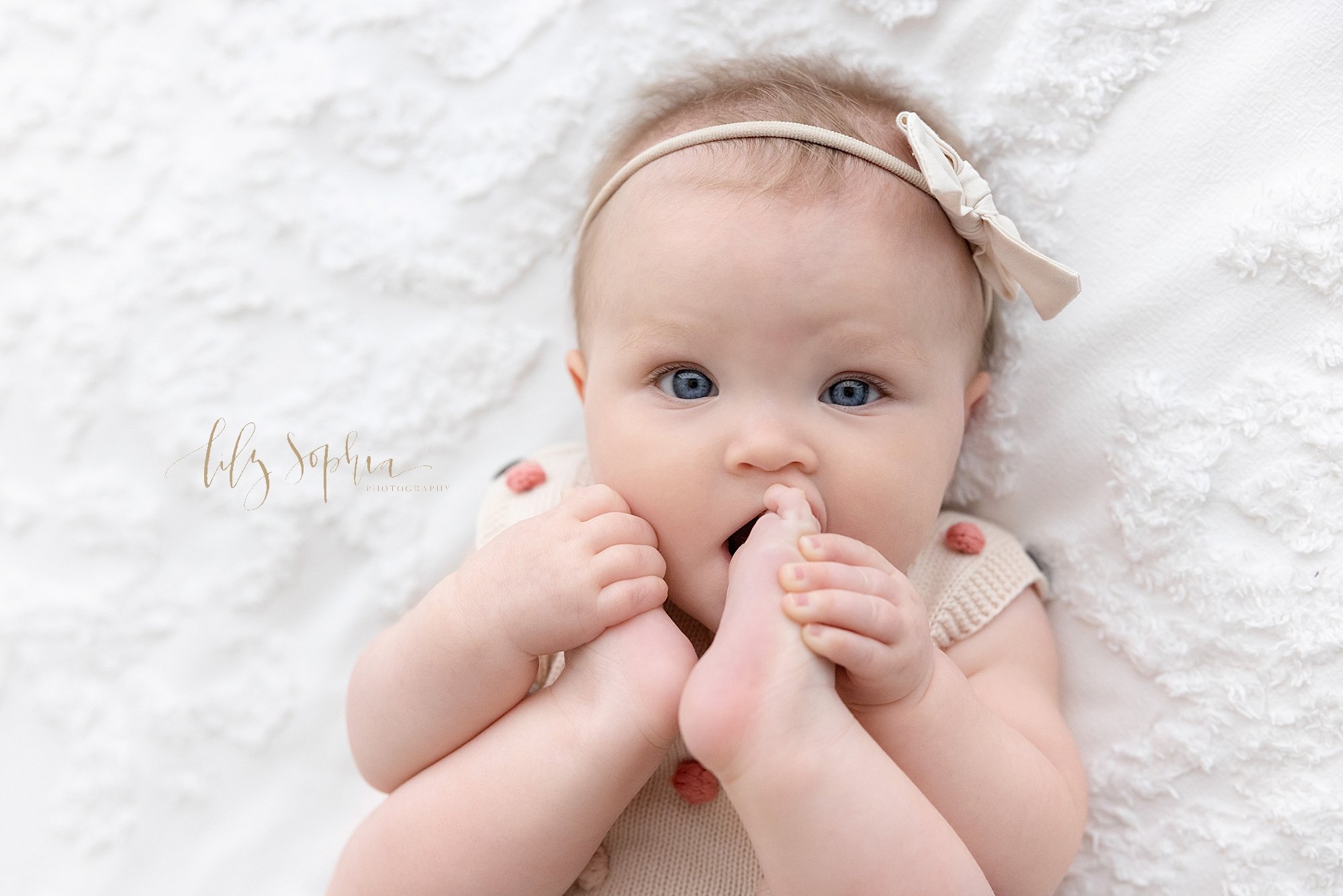 intown-atlanta-decatur-kirkwood-buckhead-brookhaven-studio-family-pictures-baby-girl-milestone-sitting-photoshoot_4358.jpg