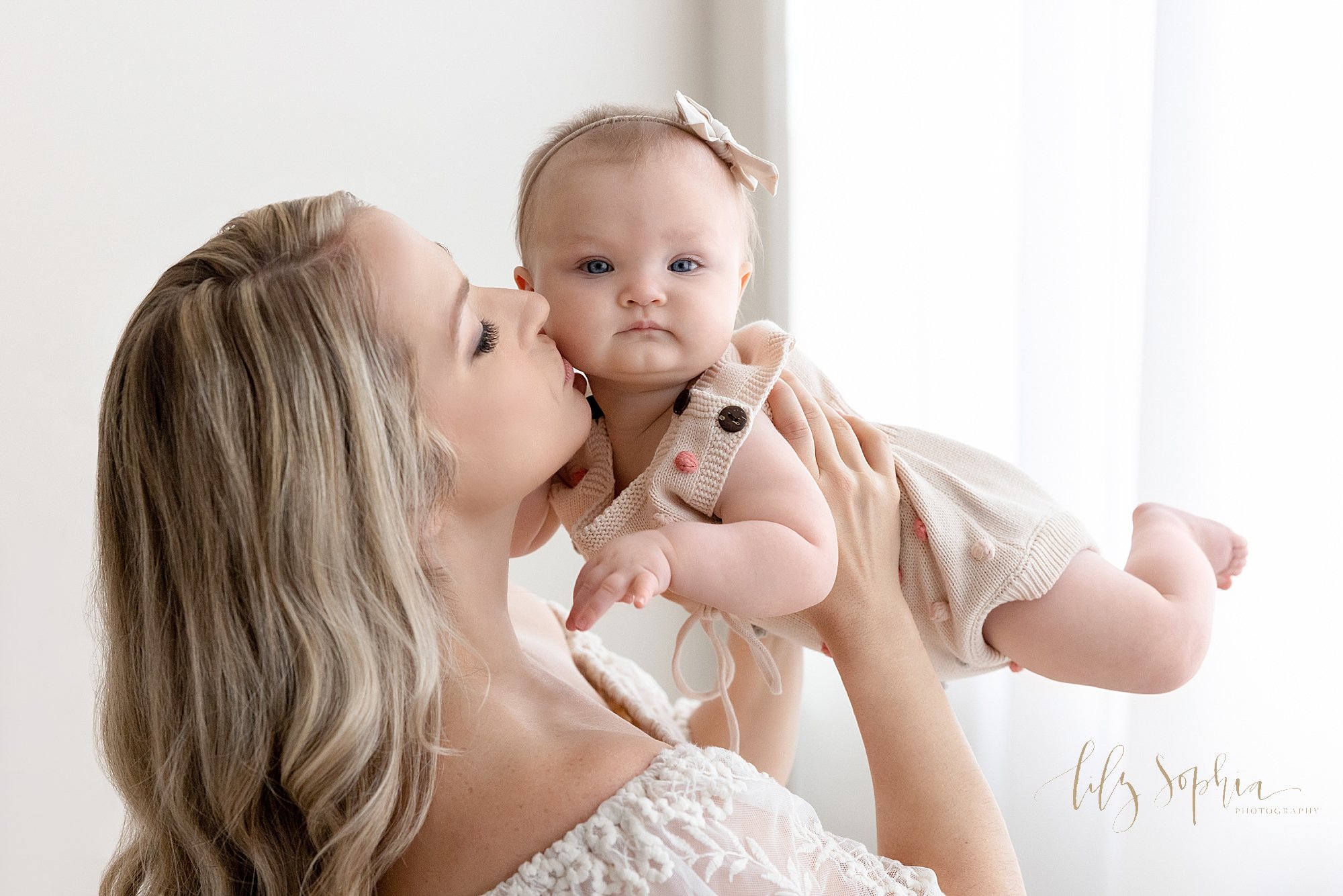 intown-atlanta-decatur-kirkwood-buckhead-brookhaven-studio-family-pictures-baby-girl-milestone-sitting-photoshoot_4379.jpg