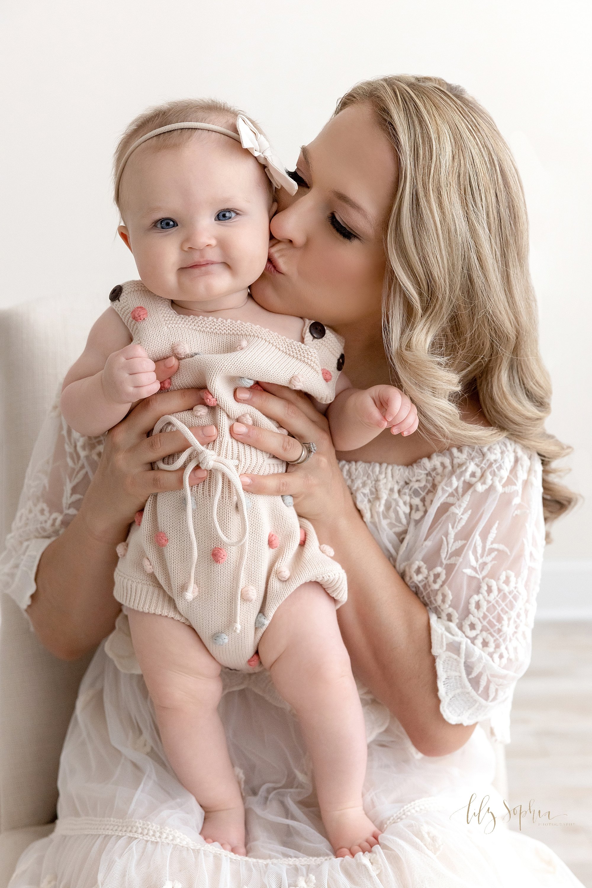 intown-atlanta-decatur-kirkwood-buckhead-brookhaven-studio-family-pictures-baby-girl-milestone-sitting-photoshoot_4386.jpg