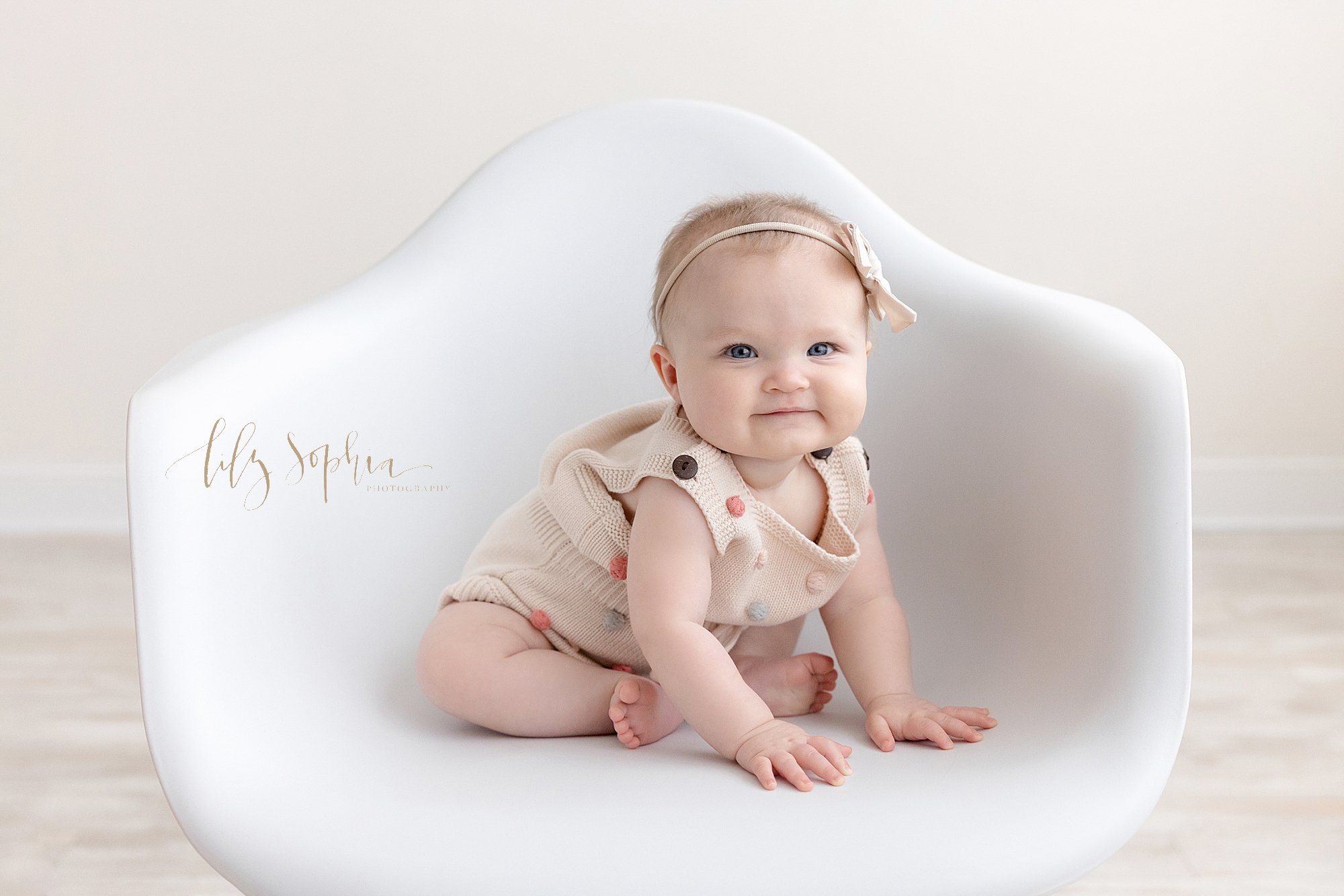 intown-atlanta-decatur-kirkwood-buckhead-brookhaven-studio-family-pictures-baby-girl-milestone-sitting-photoshoot_4388.jpg