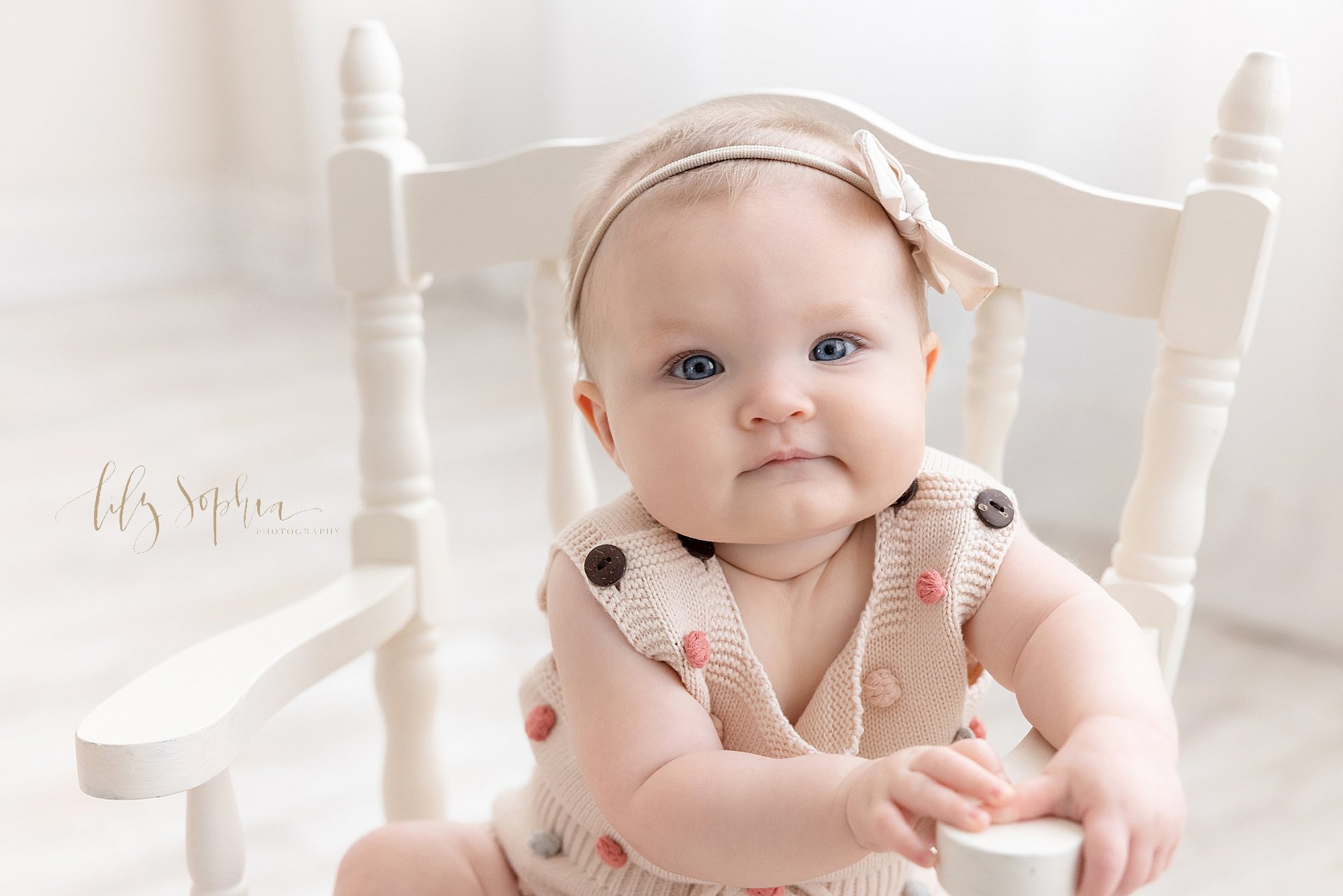 intown-atlanta-decatur-kirkwood-buckhead-brookhaven-studio-family-pictures-baby-girl-milestone-sitting-photoshoot_4394.jpg