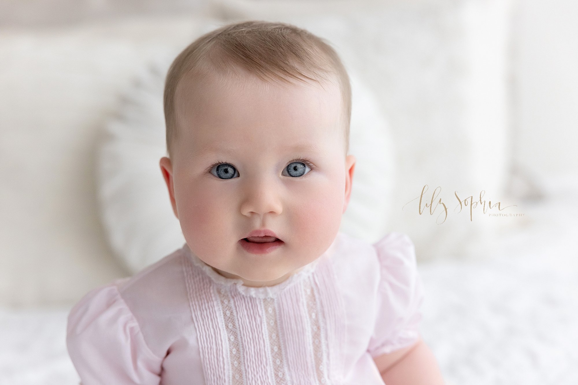 intown-atlanta-decatur-kirkwood-buckhead-brookhaven-studio-family-pictures-baby-girl-milestone-sitting-photoshoot_4401.jpg