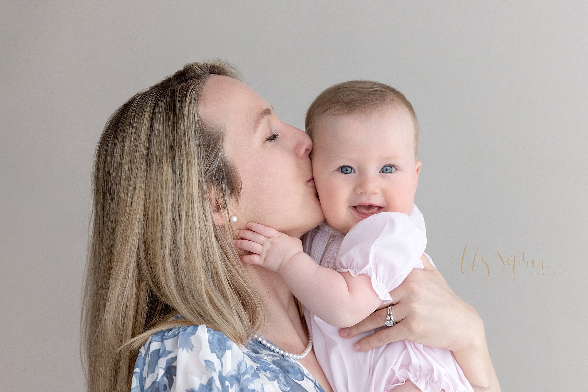 intown-atlanta-decatur-kirkwood-buckhead-brookhaven-studio-family-pictures-baby-girl-milestone-sitting-photoshoot_4419.jpg