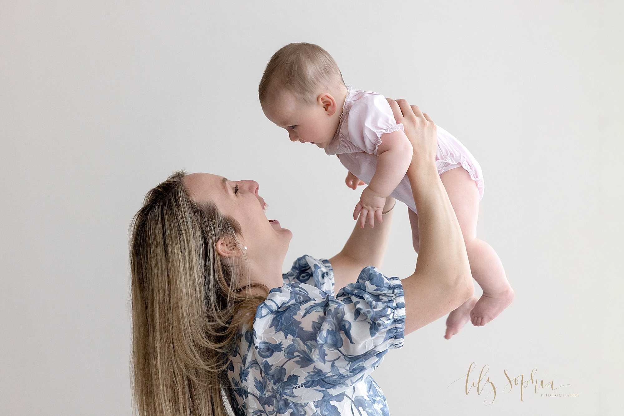 intown-atlanta-decatur-kirkwood-buckhead-brookhaven-studio-family-pictures-baby-girl-milestone-sitting-photoshoot_4420.jpg