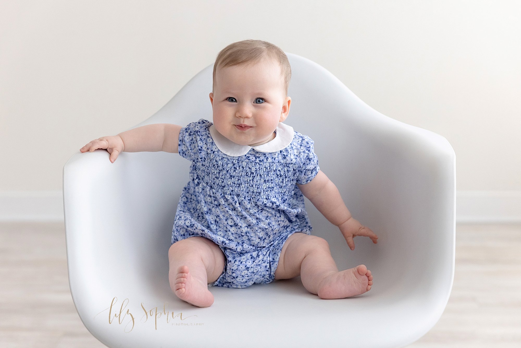 intown-atlanta-decatur-kirkwood-buckhead-brookhaven-studio-family-pictures-baby-girl-milestone-sitting-photoshoot_4442.jpg