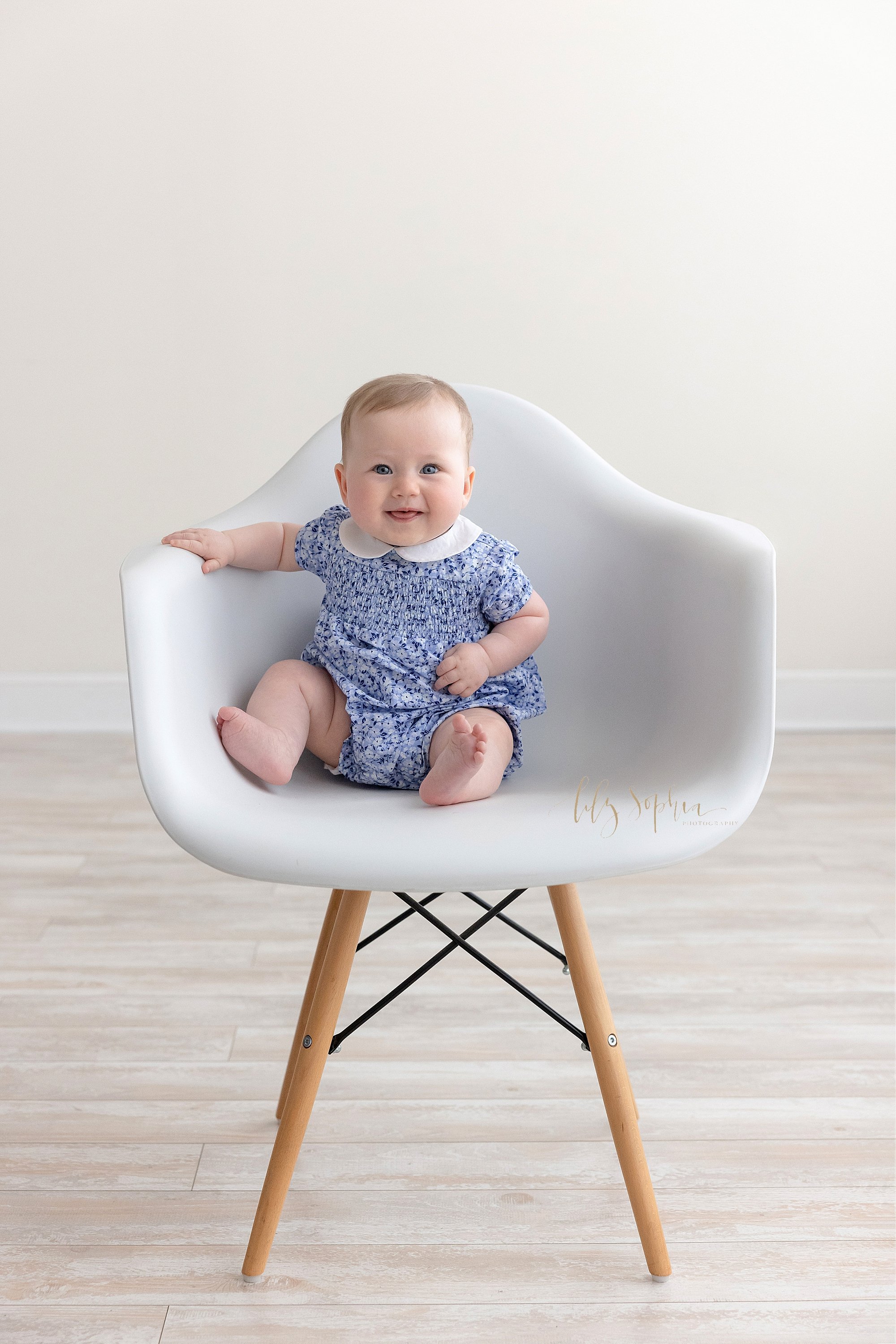 intown-atlanta-decatur-kirkwood-buckhead-brookhaven-studio-family-pictures-baby-girl-milestone-sitting-photoshoot_4443.jpg