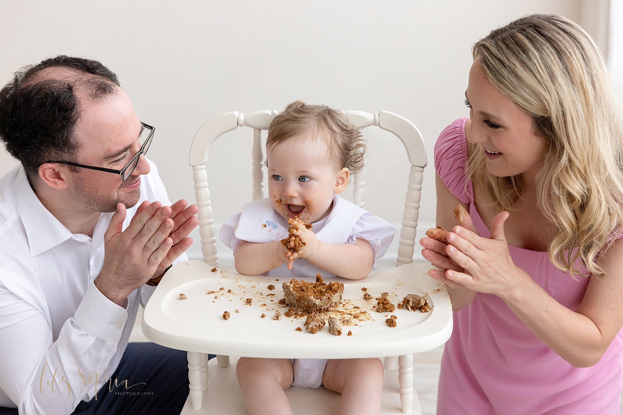 intown-atlanta-decatur-kirkwood-buckhead-brookhaven-studio-family-first-birthday-cake-smash-baby-girl-photoshoot_4597.jpg