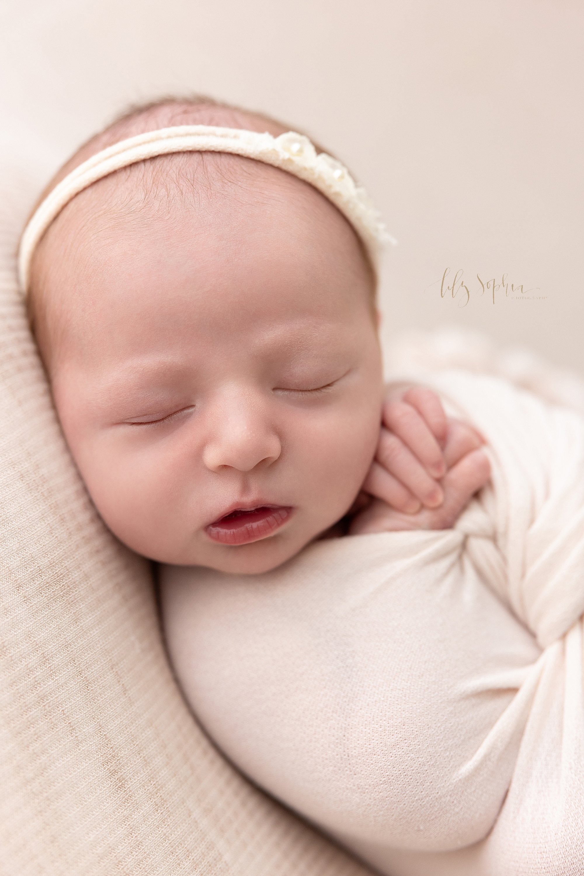 intown-atlanta-decatur-kirkwood-buckhead-studio-family-newborn-infant-baby-girl-photoshoot_4811.jpg