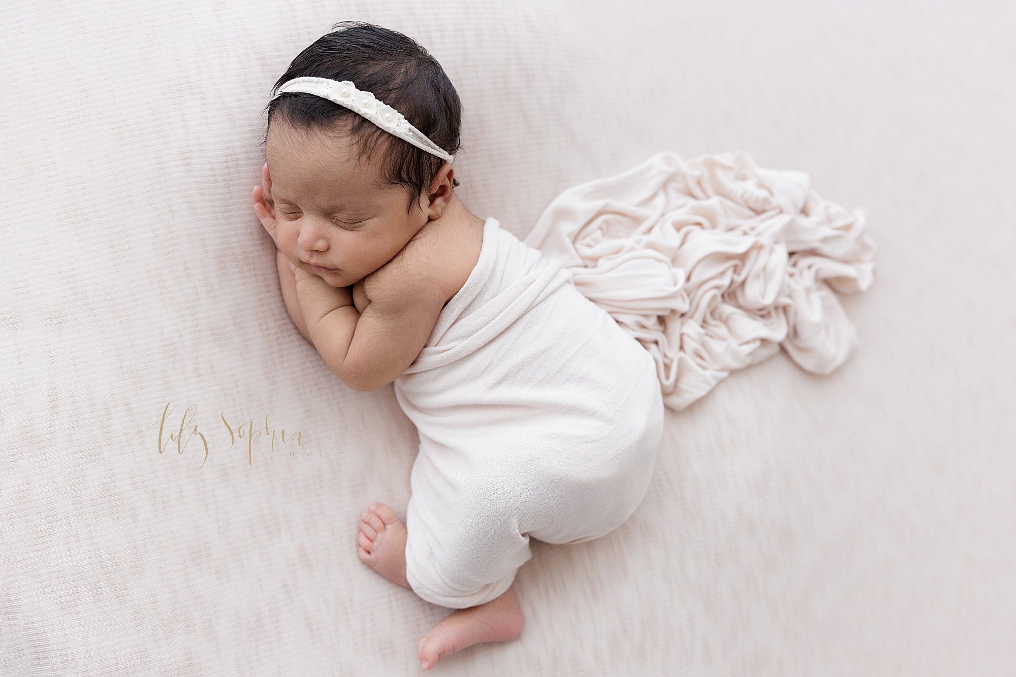 intown-atlanta-decatur-smyrna-buckhead-studio-family-infant-newborn-baby-girl-photoshoot_4911.jpg