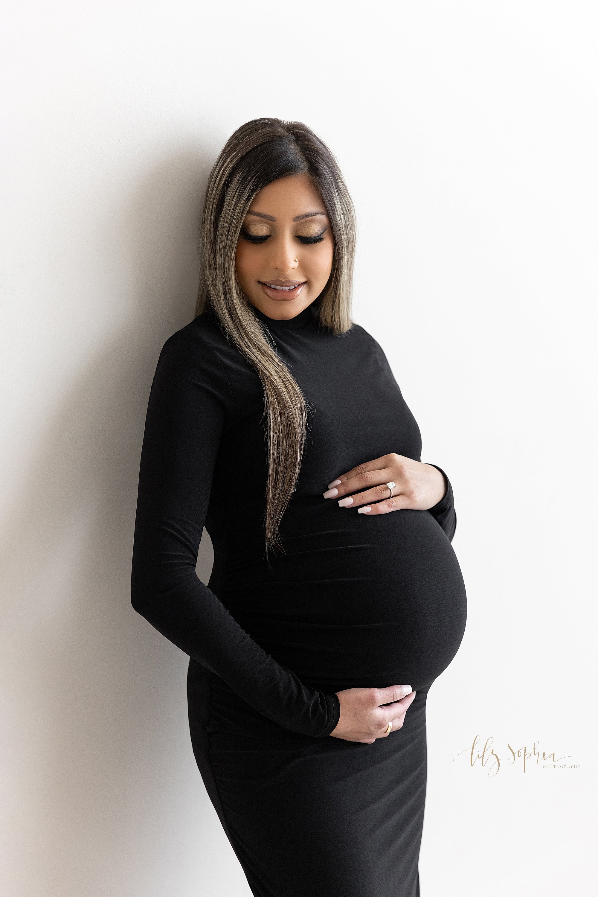 intown-atlanta-decatur-smyrna-buckhead-studio-indian-couple-maternity-pregnancy-photoshoot_4934.jpg