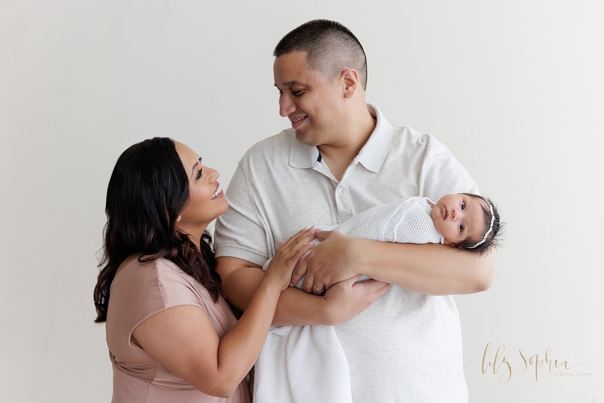 intown-atlanta-decatur-smyrna-buckhead-studio-latino-couple-newborn-baby-girl-photos_4953.jpg