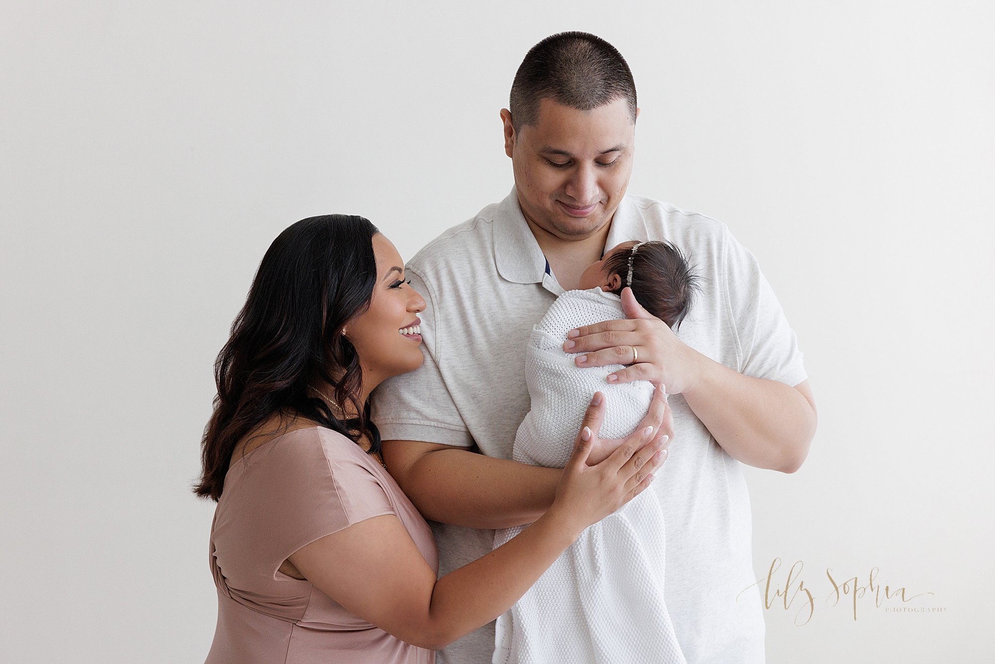 intown-atlanta-decatur-smyrna-buckhead-studio-latino-couple-newborn-baby-girl-photos_4957.jpg