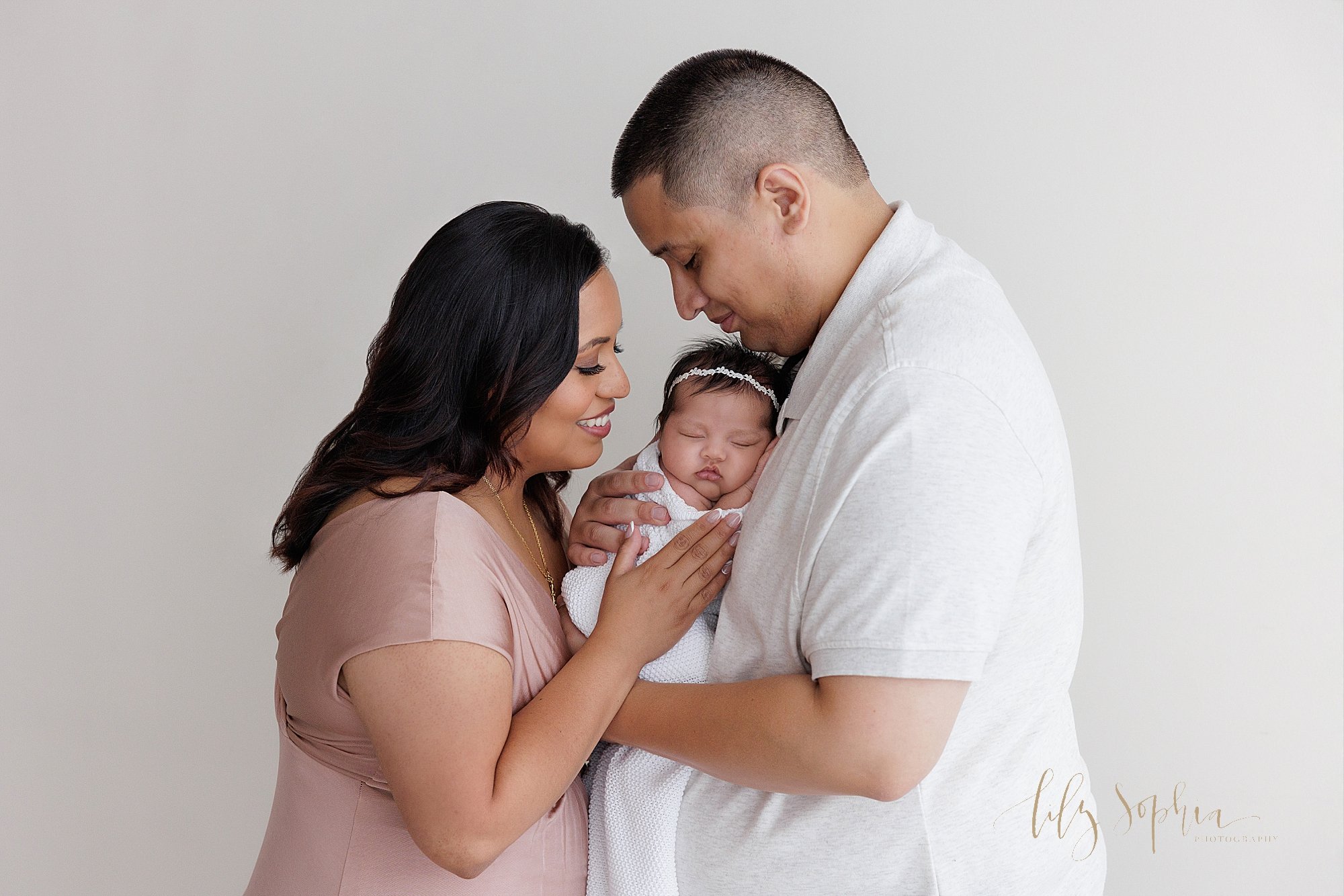 intown-atlanta-decatur-smyrna-buckhead-studio-latino-couple-newborn-baby-girl-photos_4960.jpg