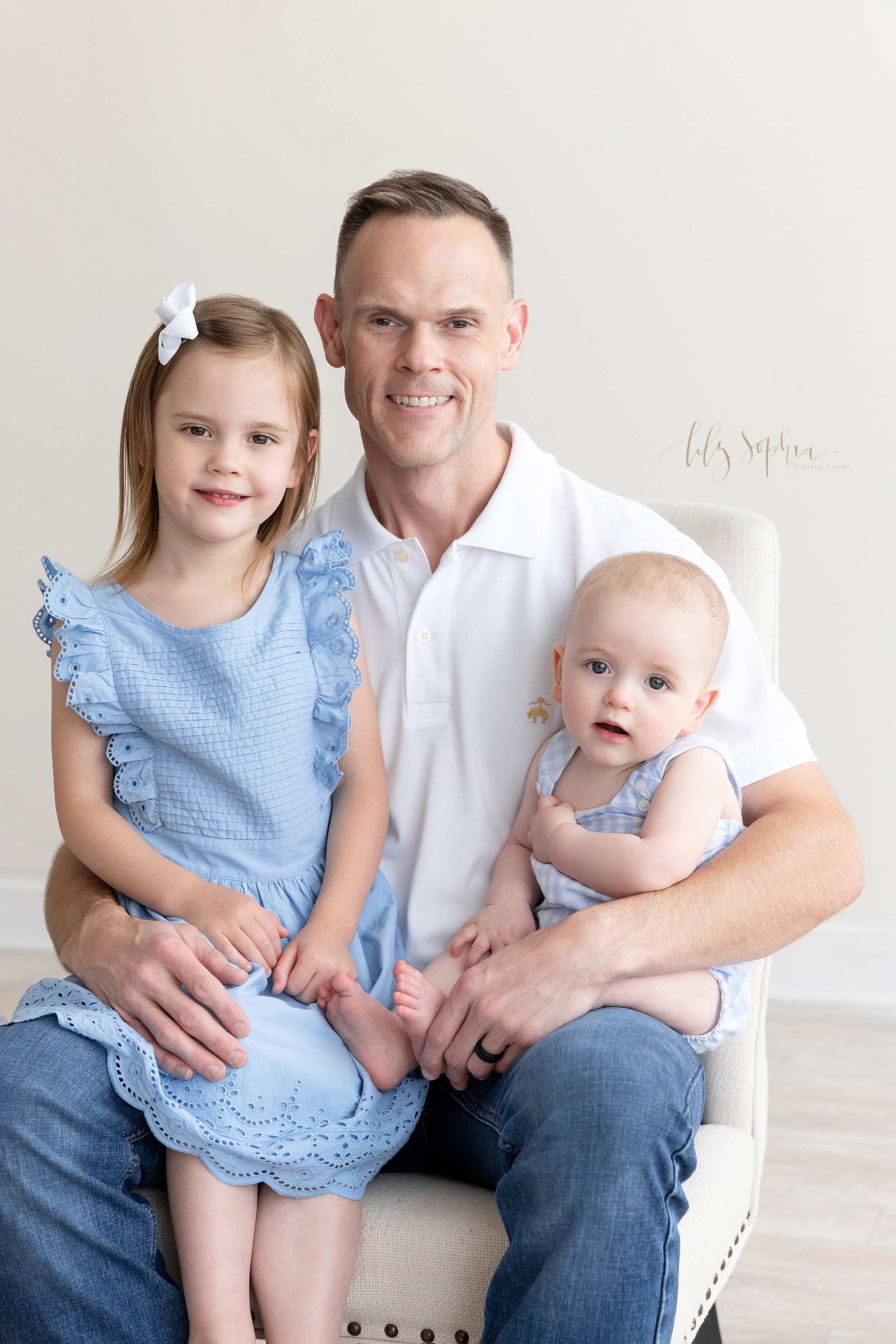 intown-atlanta-decatur-smyrna-buckhead-studio-family-pictures-baby-boy-sitting-milestone-photos-big-sister-portraits_5032.jpg