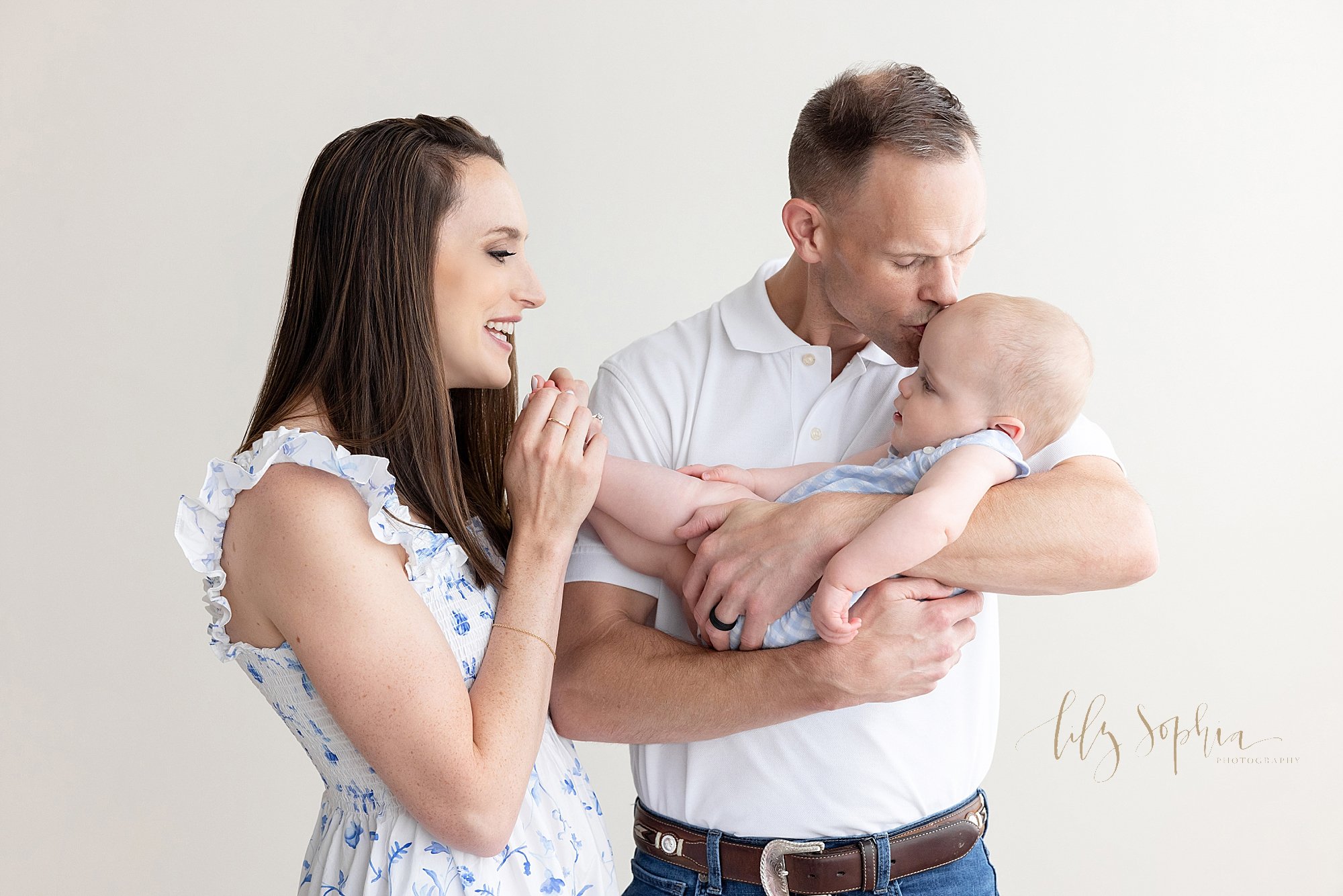 intown-atlanta-decatur-smyrna-buckhead-studio-family-pictures-baby-boy-sitting-milestone-photos-big-sister-portraits_5035.jpg