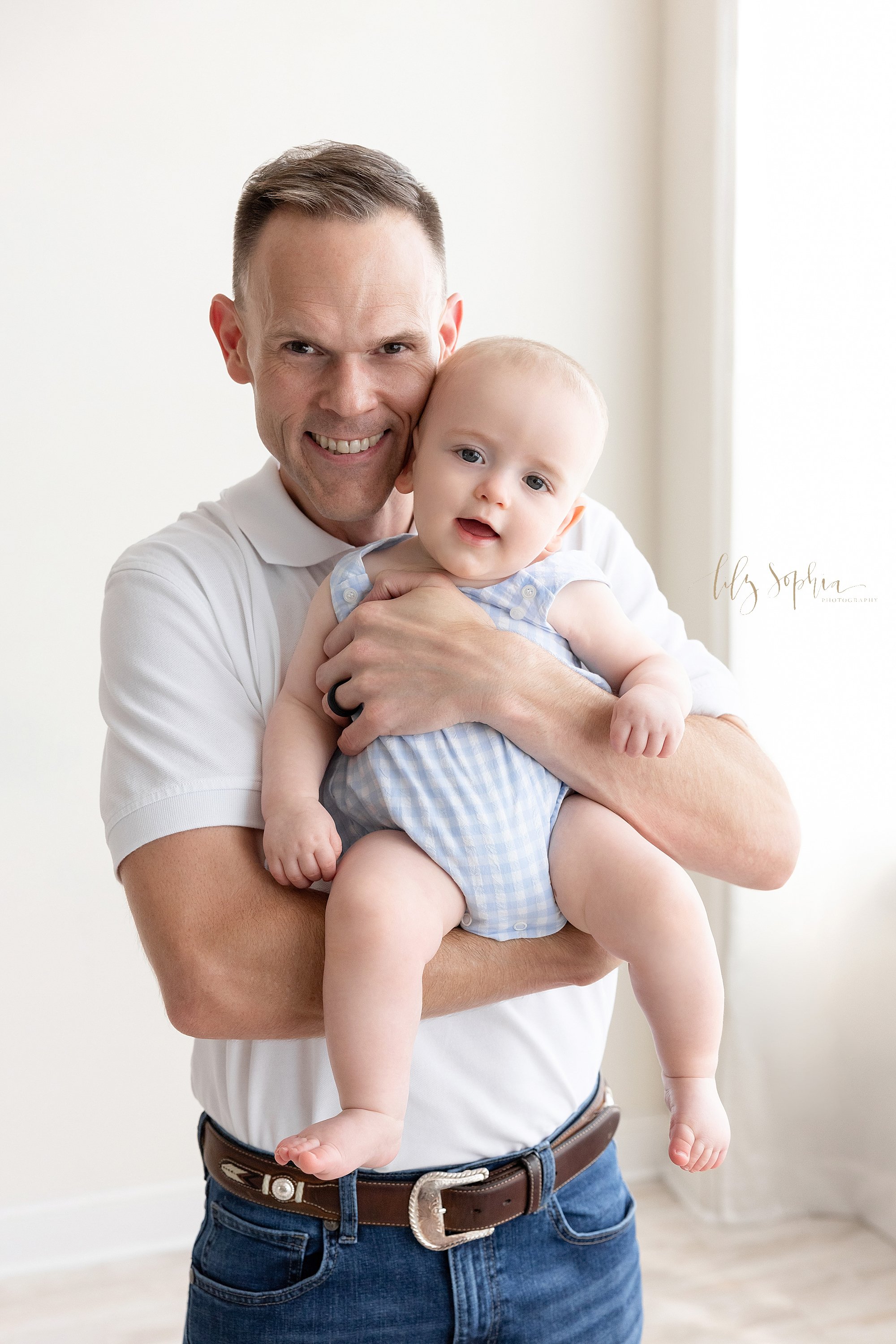 intown-atlanta-decatur-smyrna-buckhead-studio-family-pictures-baby-boy-sitting-milestone-photos-big-sister-portraits_5037.jpg