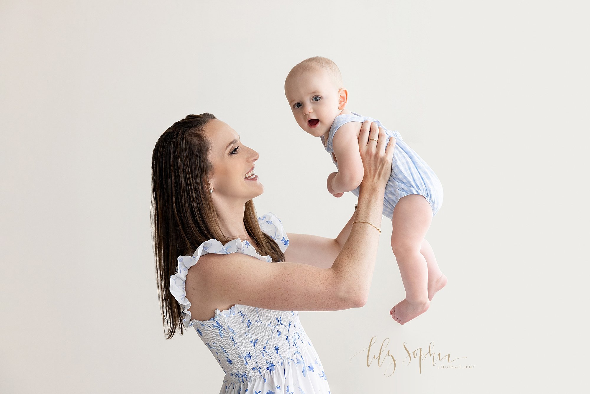 intown-atlanta-decatur-smyrna-buckhead-studio-family-pictures-baby-boy-sitting-milestone-photos-big-sister-portraits_5043.jpg