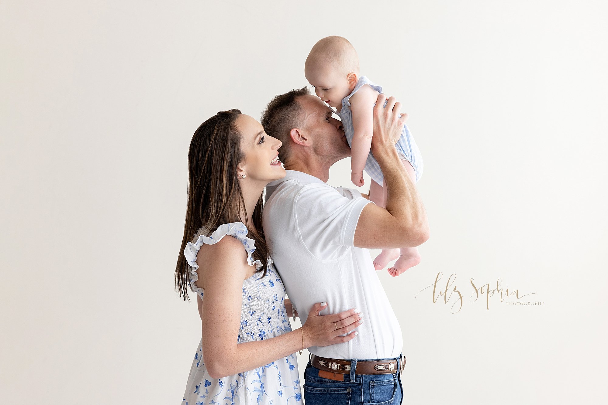 intown-atlanta-decatur-smyrna-buckhead-studio-family-pictures-baby-boy-sitting-milestone-photos-big-sister-portraits_5047.jpg