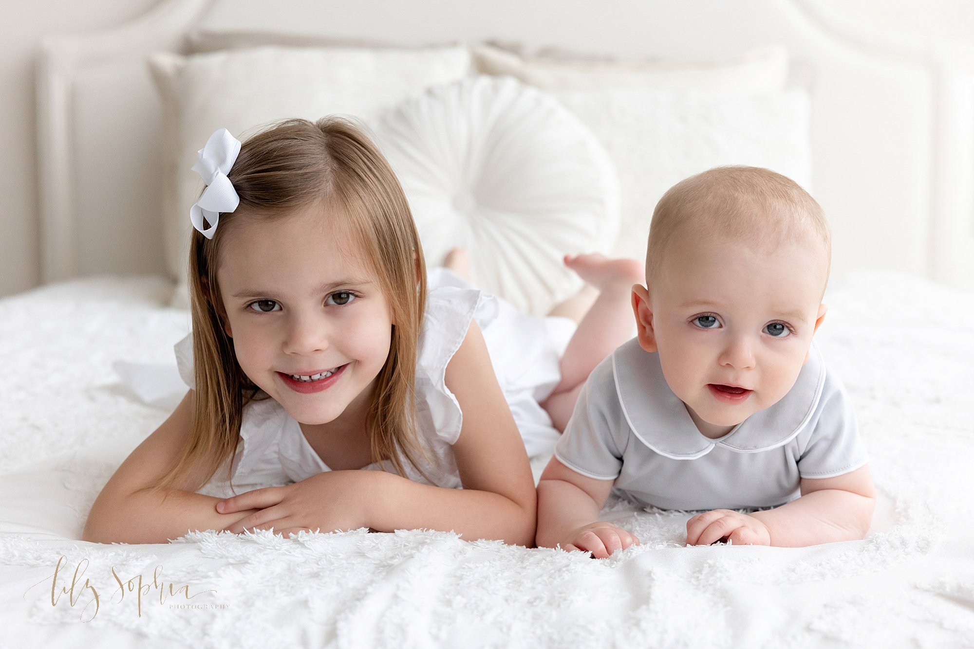 intown-atlanta-decatur-smyrna-buckhead-studio-family-pictures-baby-boy-sitting-milestone-photos-big-sister-portraits_5058.jpg