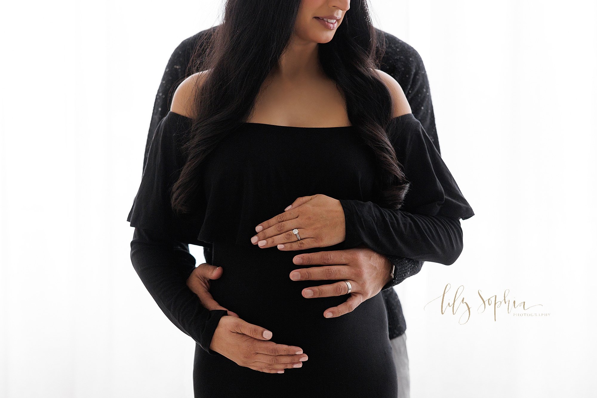intown-atlanta-decatur-brookhaven-buckhead-studio-indian-family-pregnancy-photos-baby-girl-maternity-photoshoot_5104.jpg