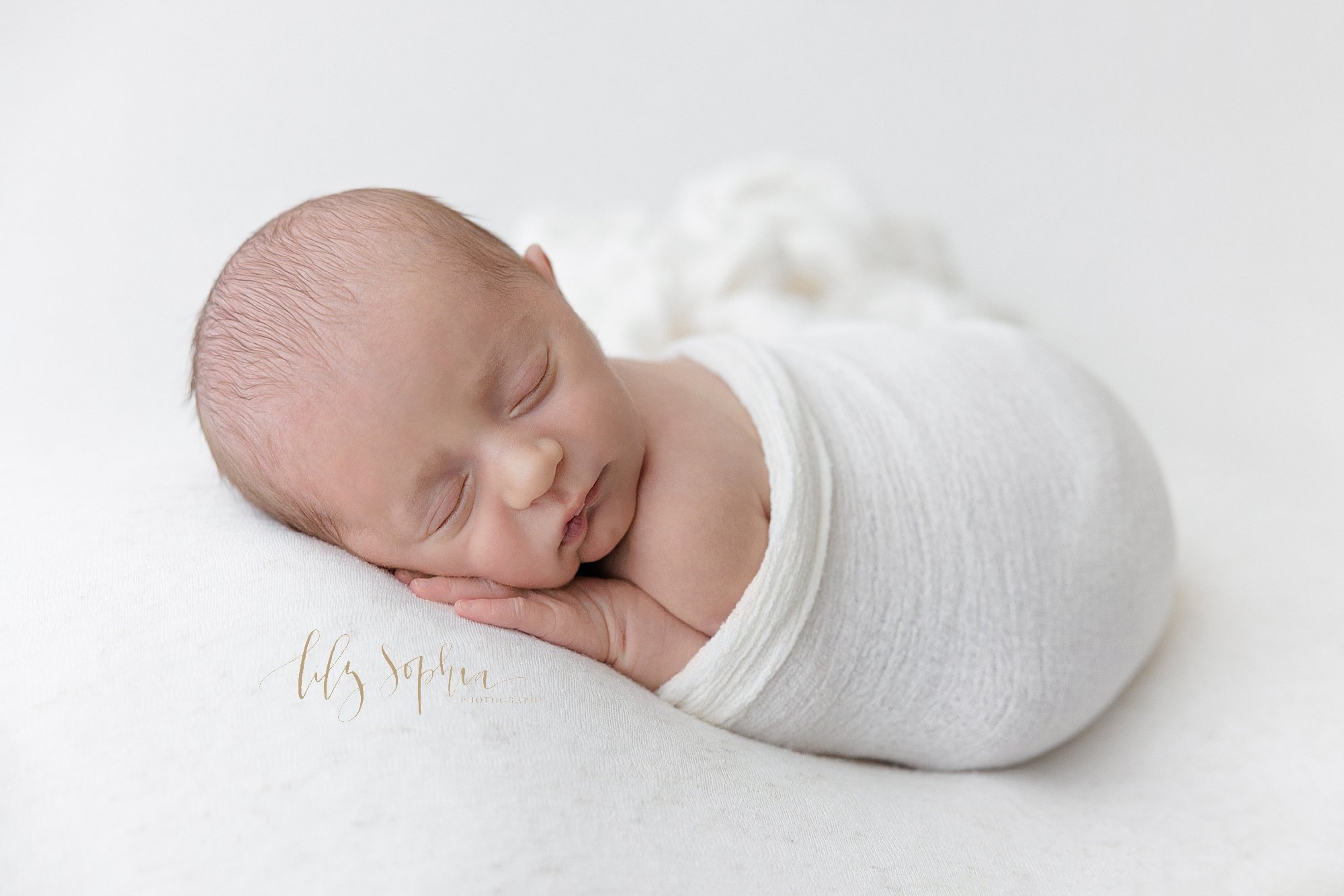 intown-atlanta-decatur-brookhaven-buckhead-newborn-baby-boy-photoshoot-studio-family-pictures_5234.jpg