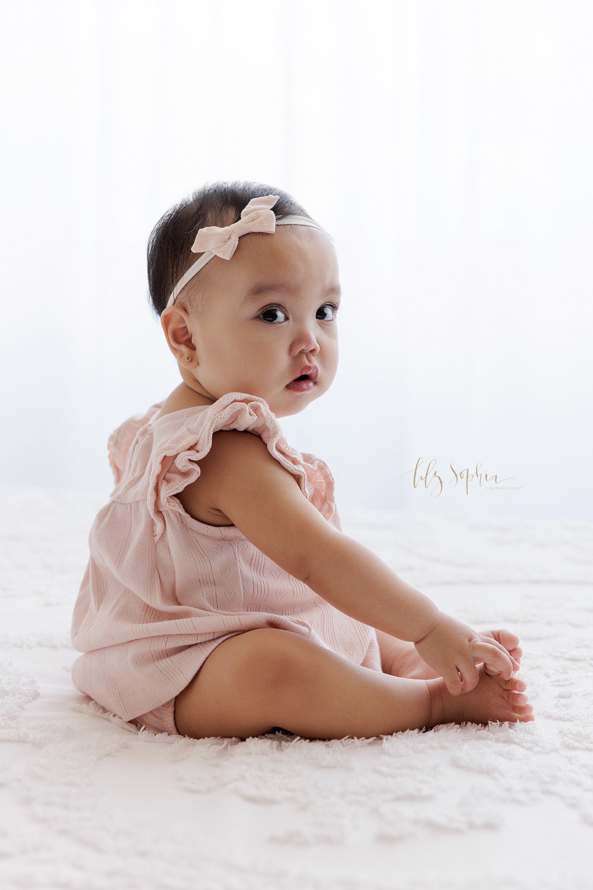 intown-atlanta-decatur-brookhaven-buckhead-first-birthday-cake-smash-photoshoot-baby-girl-family-studio-photos_5298.jpg