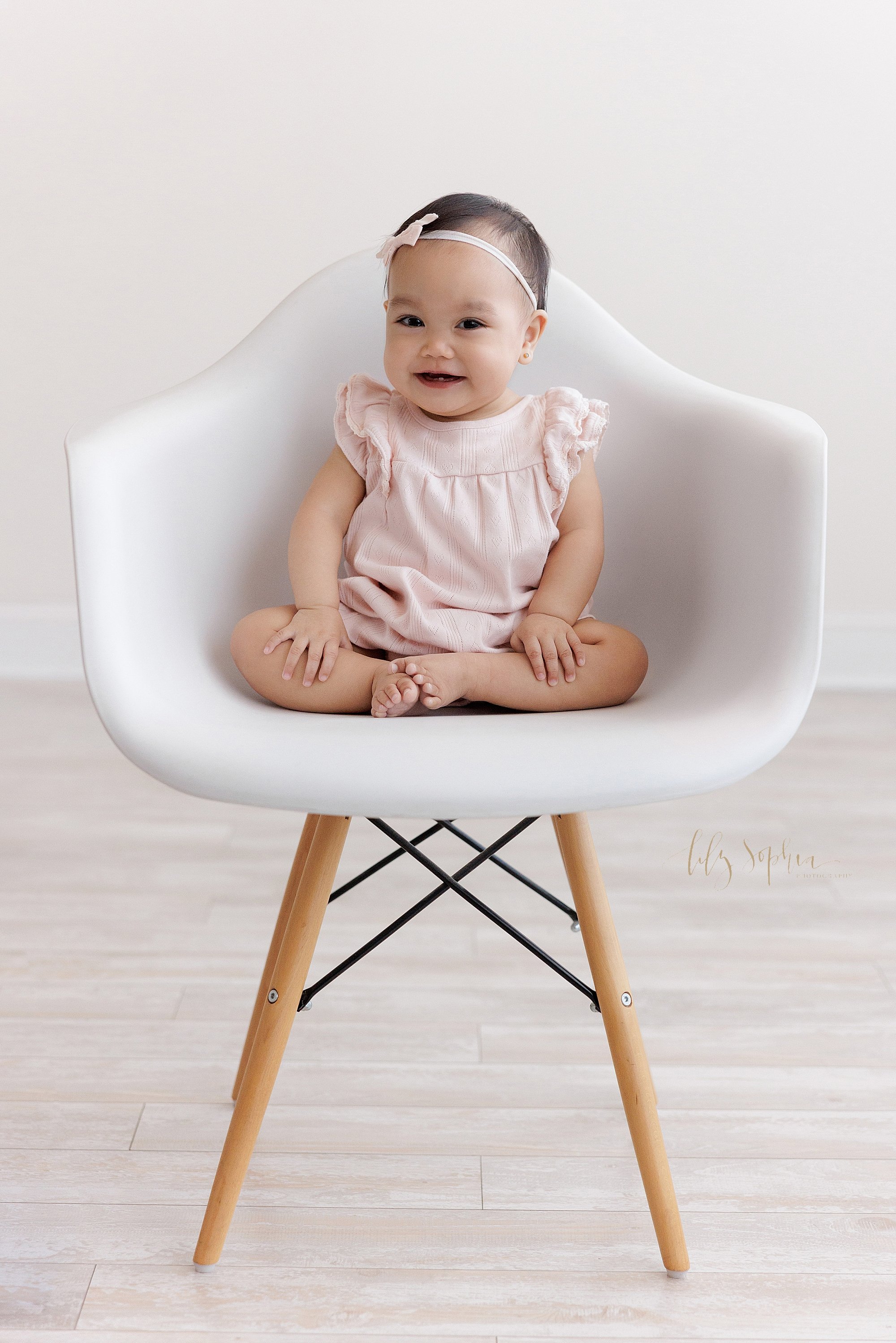 intown-atlanta-decatur-brookhaven-buckhead-first-birthday-cake-smash-photoshoot-baby-girl-family-studio-photos_5306.jpg