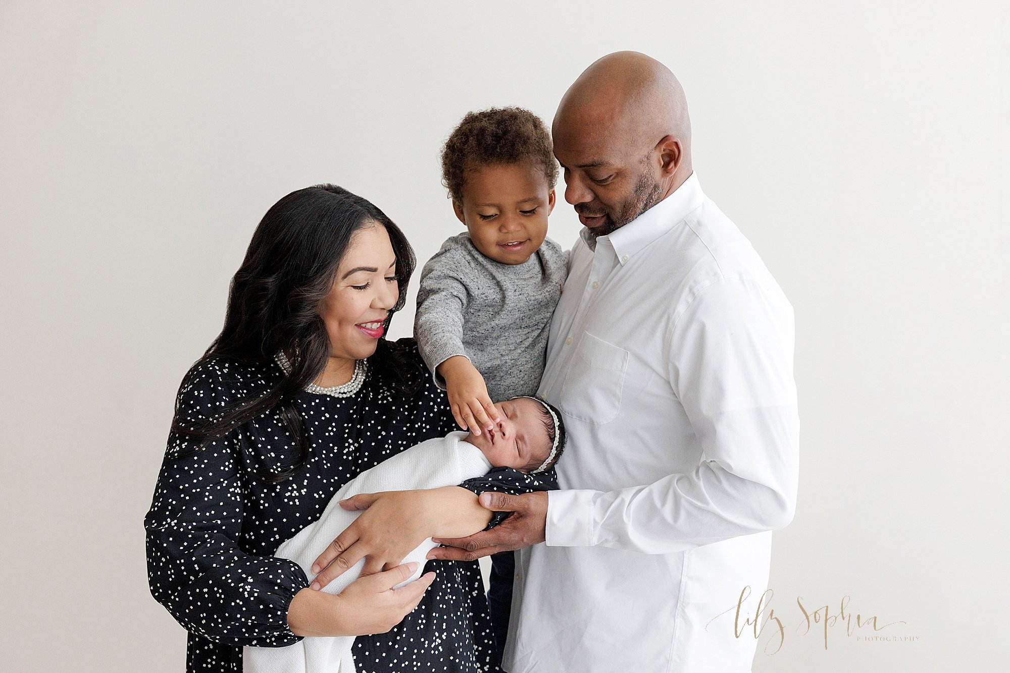 intown-atlanta-decatur-brookhaven-buckhead-newborn-baby-girl-family-studio-photoshoot_5355.jpg