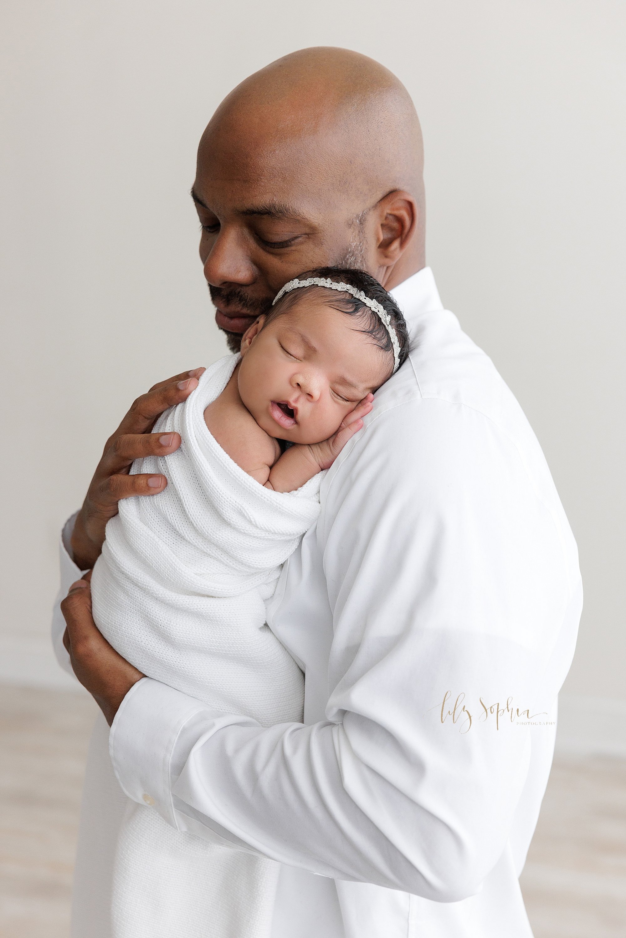 intown-atlanta-decatur-brookhaven-buckhead-newborn-baby-girl-family-studio-photoshoot_5362.jpg