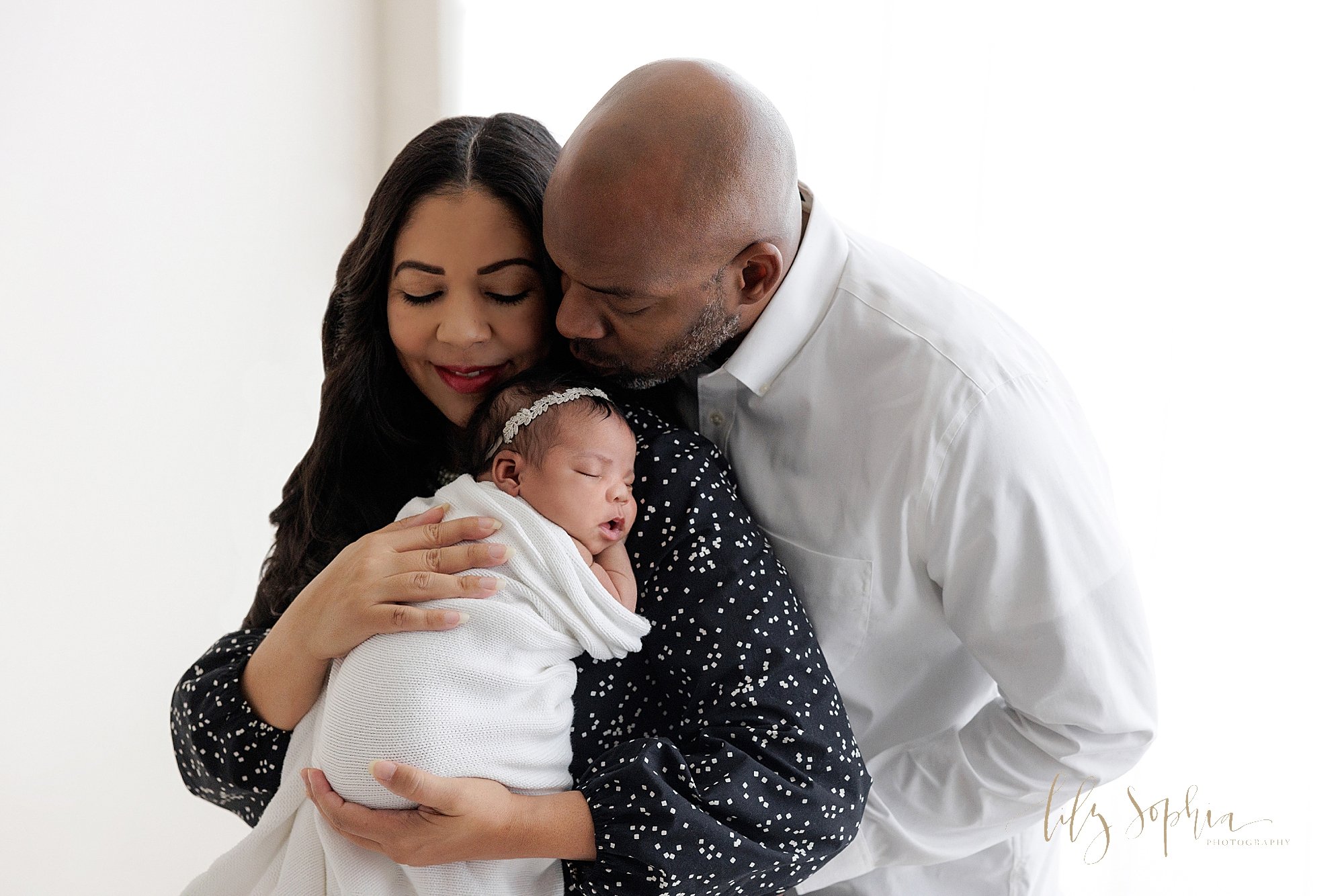 intown-atlanta-decatur-brookhaven-buckhead-newborn-baby-girl-family-studio-photoshoot_5365.jpg