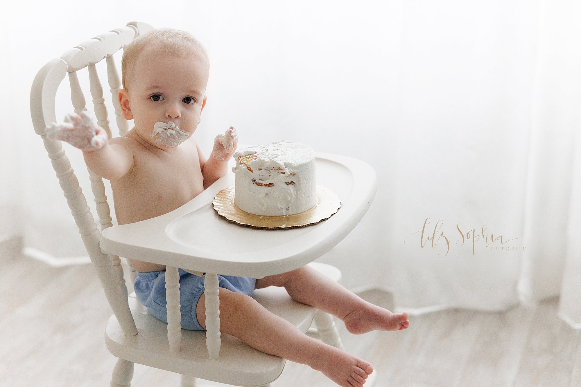 intown-atlanta-decatur-brookhaven-buckhead-first-birthday-cake-smash-family-photoshoot-baby-boy_5485.jpg