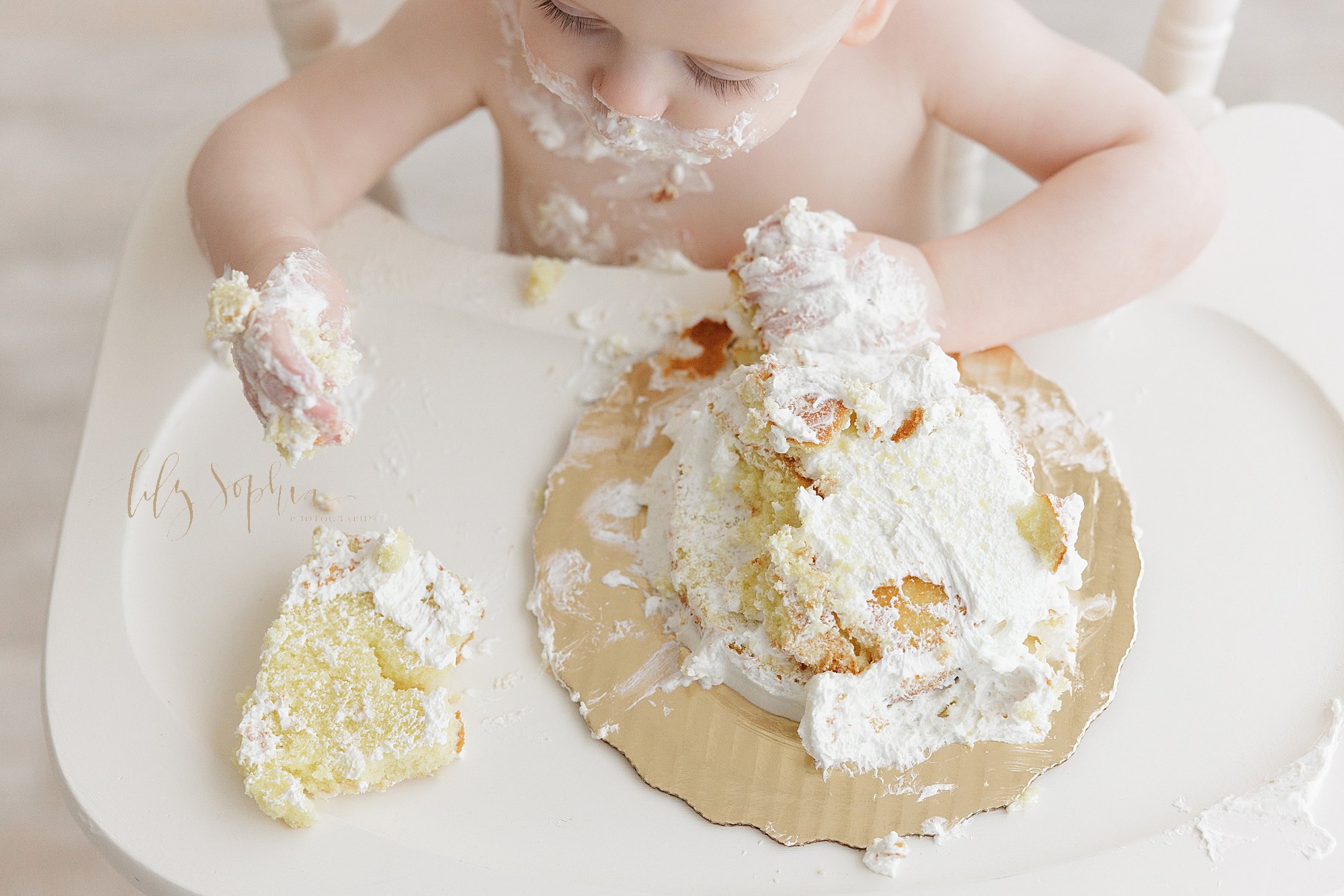 intown-atlanta-decatur-brookhaven-buckhead-first-birthday-cake-smash-family-photoshoot-baby-boy_5498.jpg