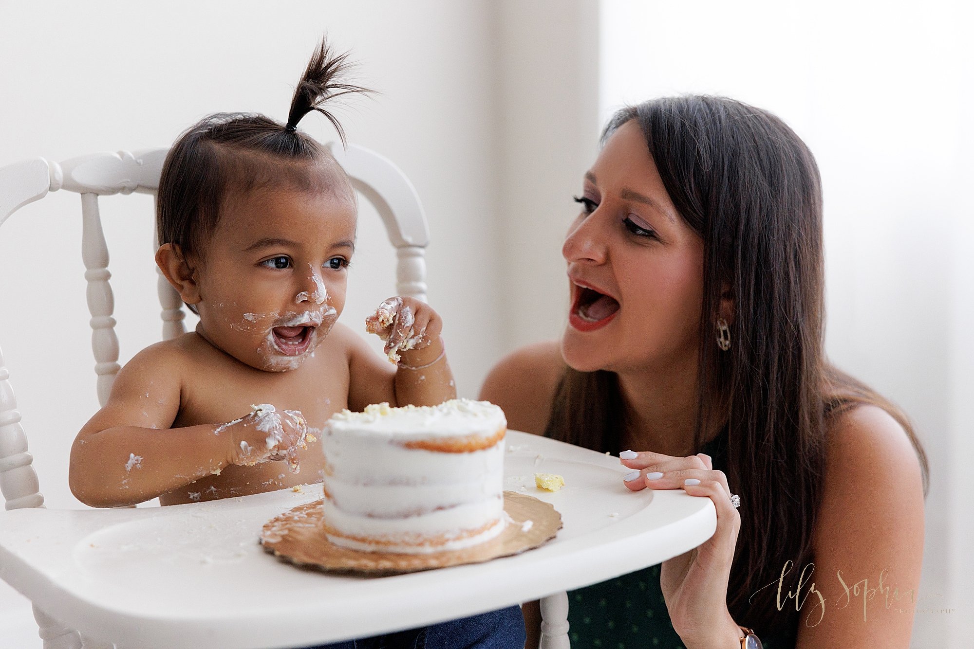 intown-atlanta-decatur-brookhaven-buckhead-first-birthday-cake-smash-family-photoshoot-baby-boy_5450.jpg