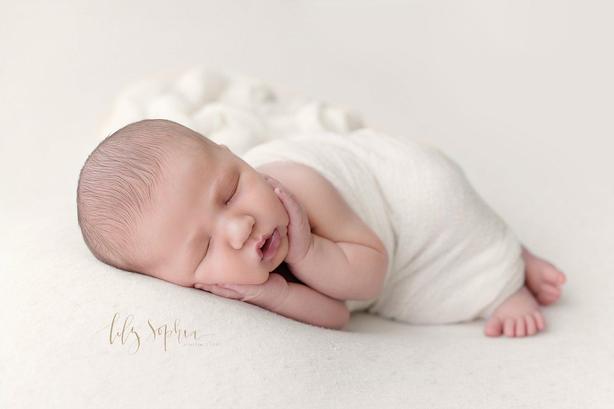 intown-atlanta-morningside-decatur-brookhaven-buckhead-studio-natural-light-newborn-baby-boy-family-photoshoot_5910.jpg