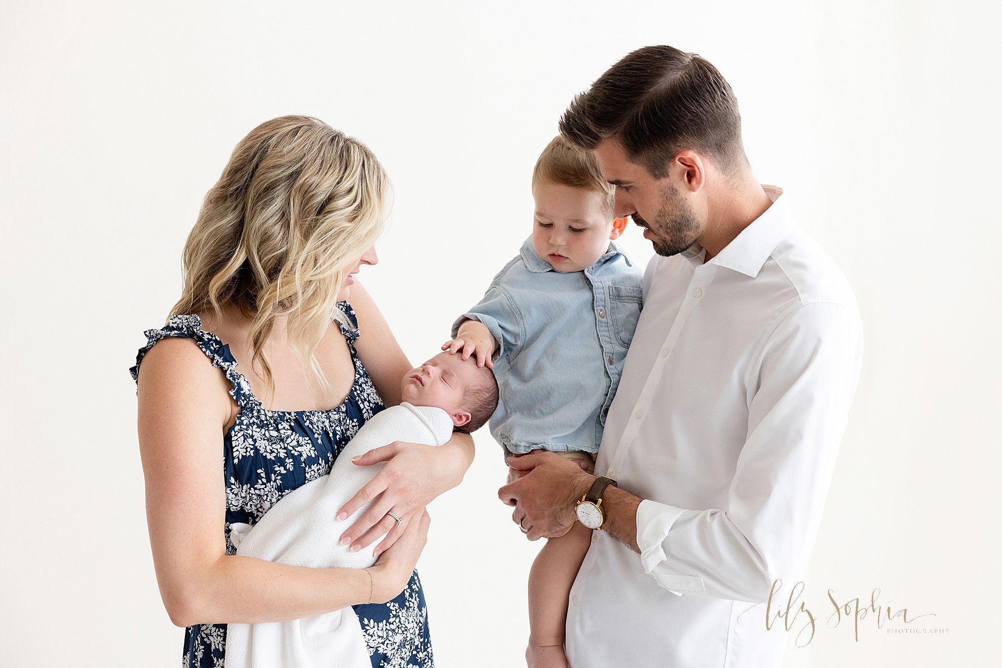 intown-atlanta-morningside-decatur-brookhaven-buckhead-studio-natural-light-newborn-baby-boy-toddler-big-brother-family-photoshoot_5977.jpg