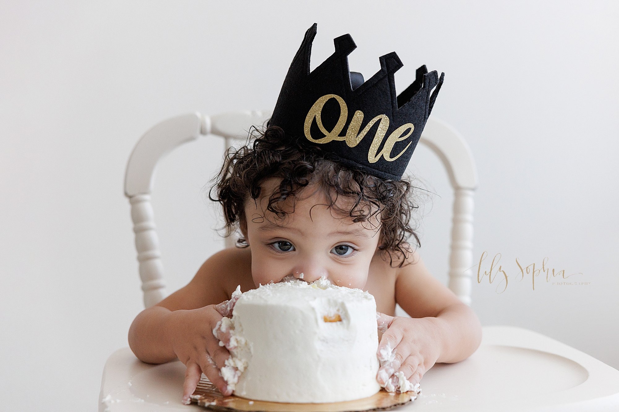 intown-atlanta-morningside-decatur-brookhaven-buckhead-studio-natural-light-first-birthday-family-cake-smash-photoshoot_6067.jpg