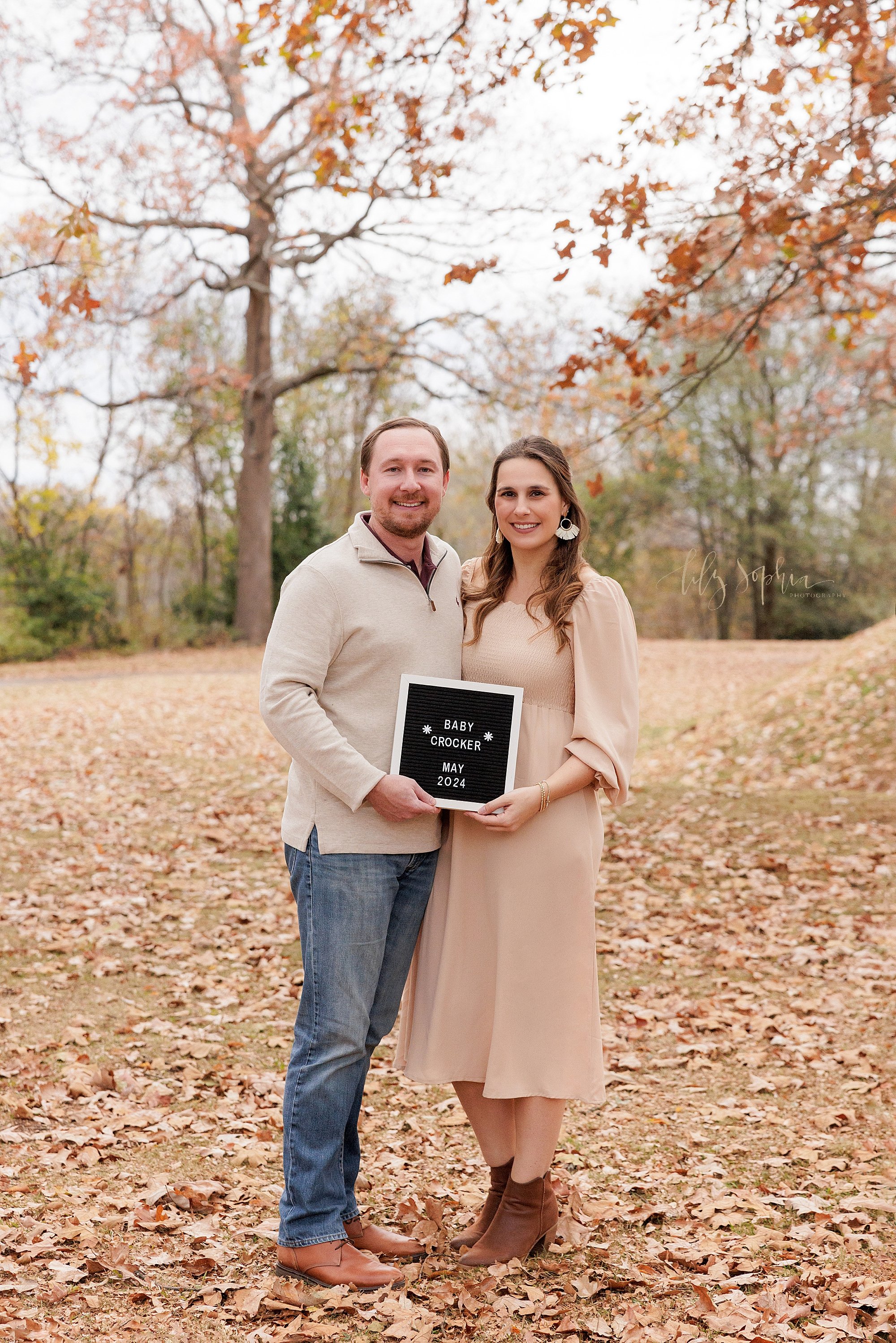 intown-atlanta-morningside-decatur-brookhaven-buckhead-outdoor-couples-maternity-fall-photoshoot-daschunds-doxies-gender-reveal_6188.jpg