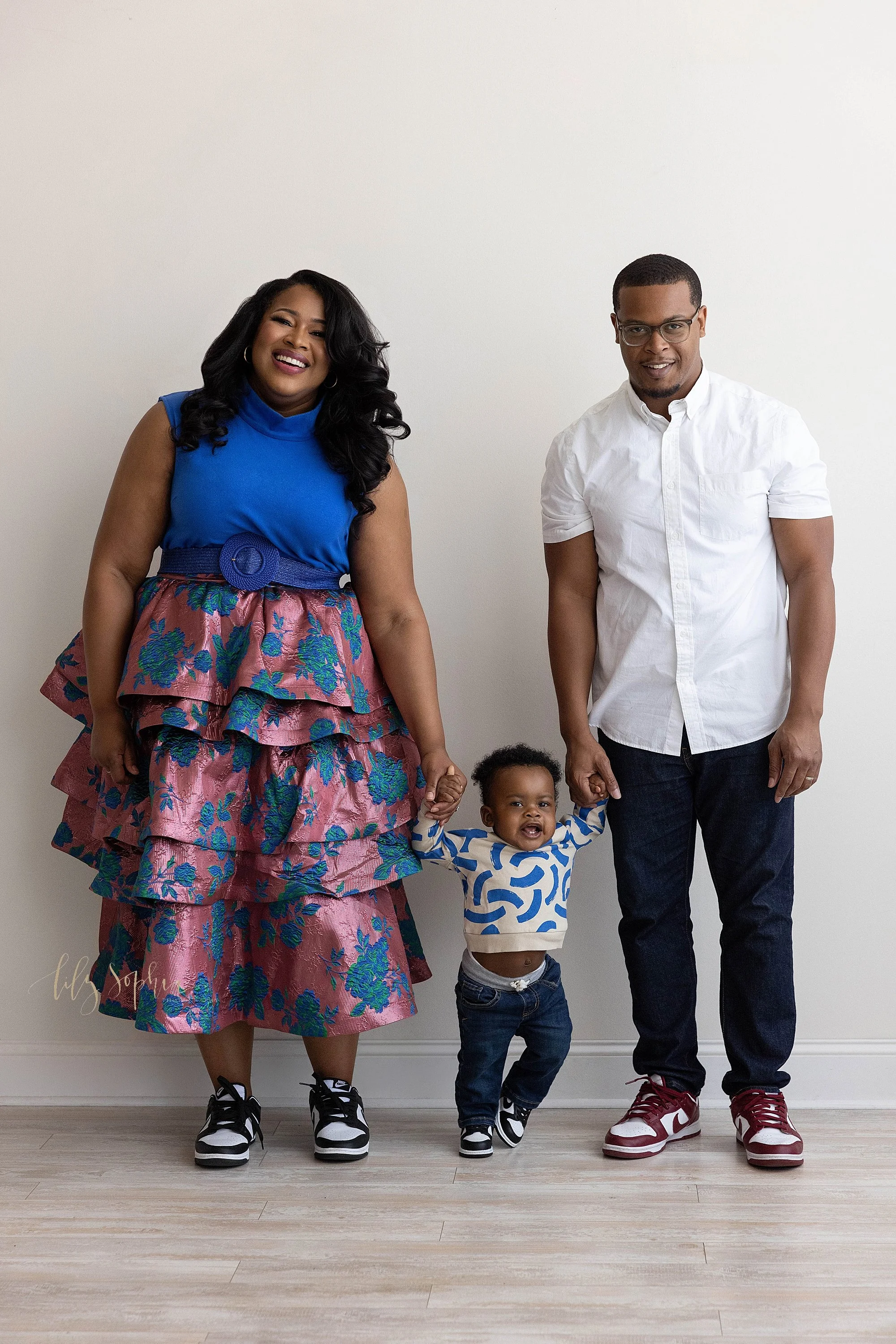 intown-atlanta-smyrna-decatur-brookhaven-buckhead-marietta-hispanic-family-photos-studio-baby-boy-first-birthday-cake-smash_7543.jpg