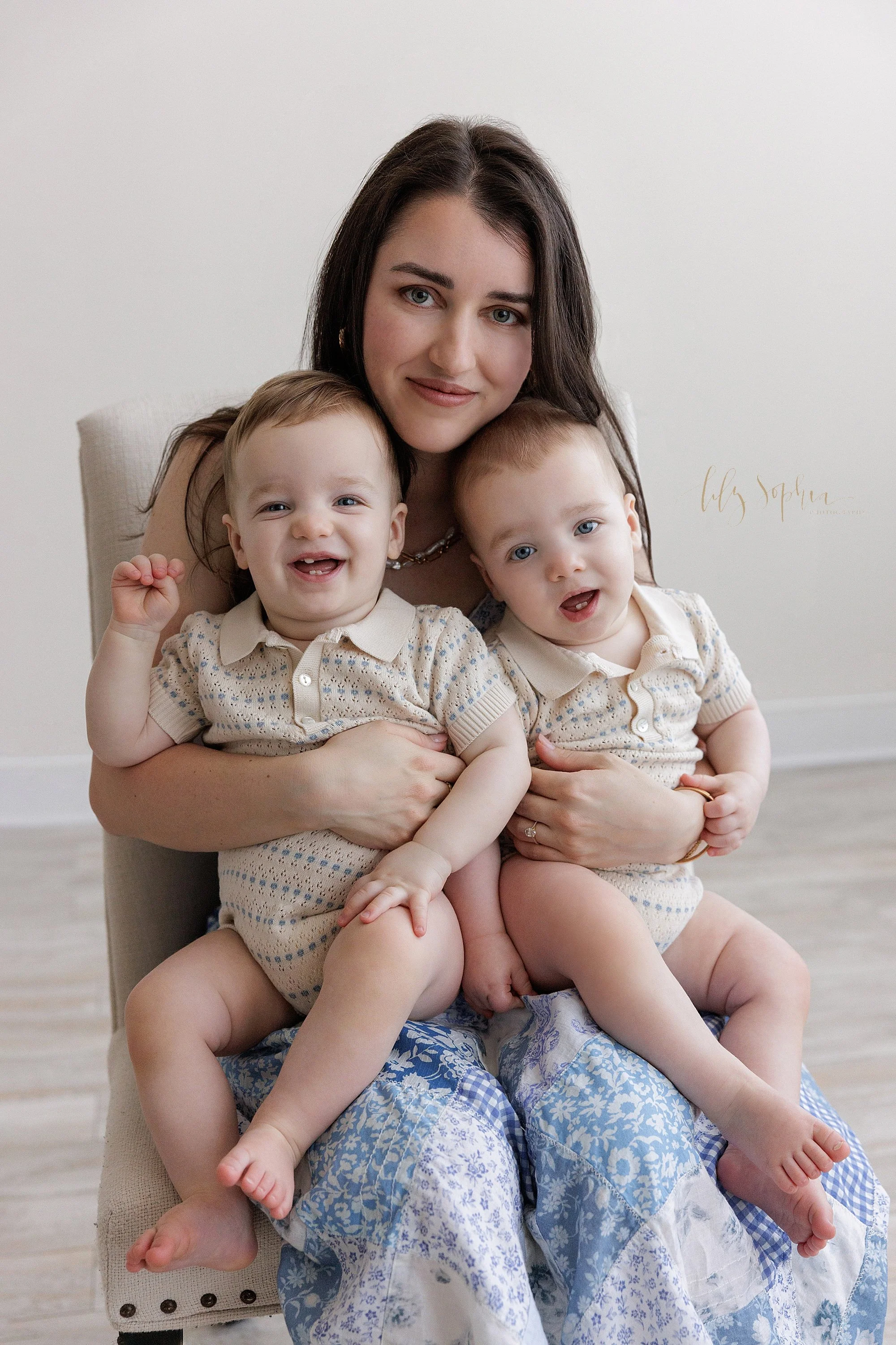 intown-atlanta-morningside-decatur-brookhaven-buckhead-family-studio-first-birthday-cake-smash-twin-boys-photoshoot_8776.jpg