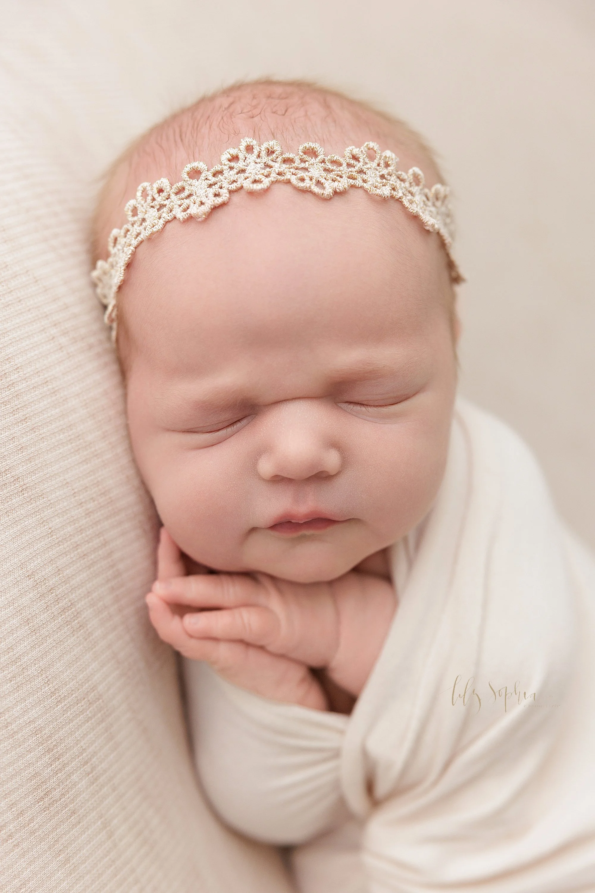 intown-atlanta-morningside-decatur-brookhaven-buckhead-natural-light-studio-family-portraits-newborn-baby-girl-photoshoot_0149.jpg