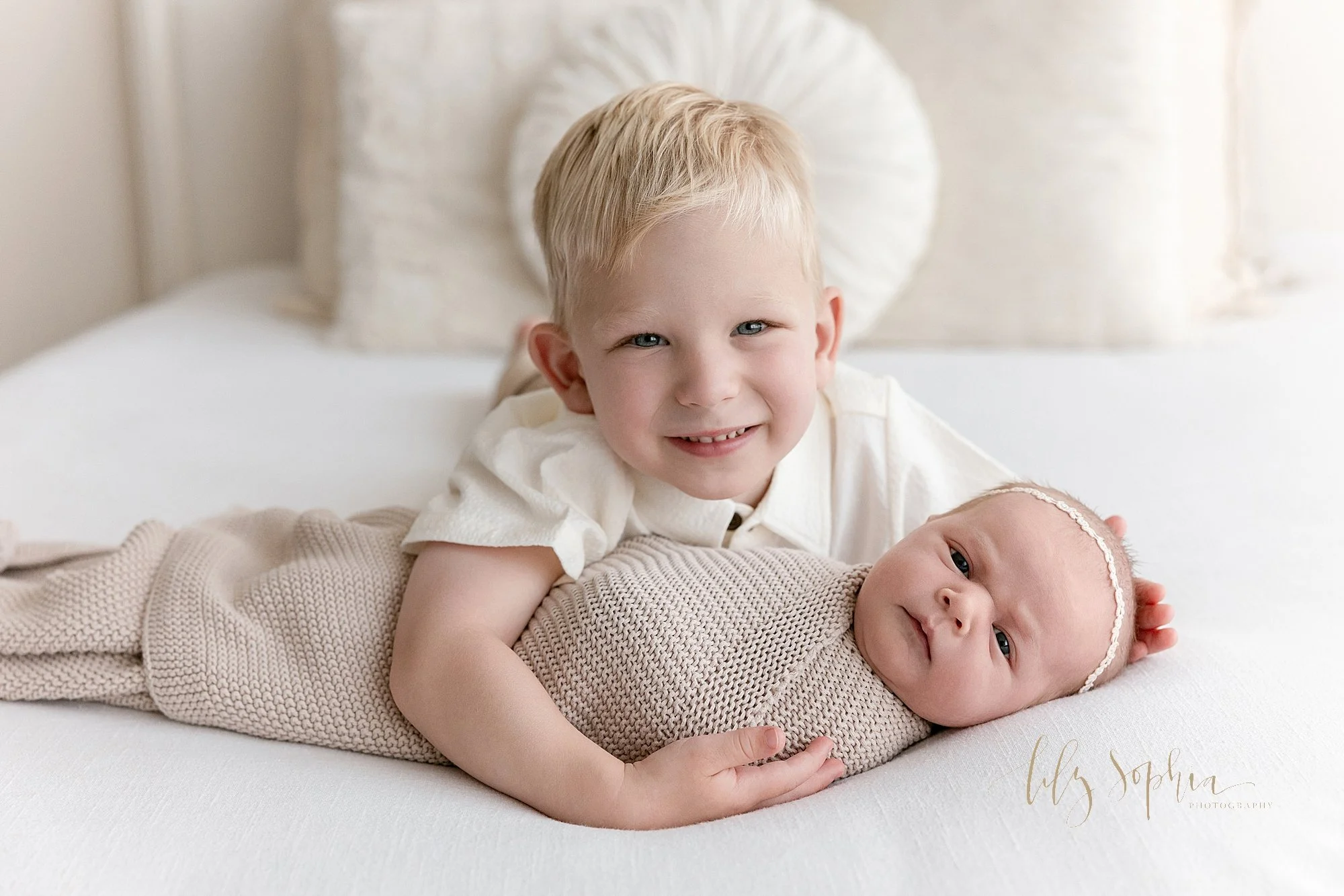 intown-atlanta-morningside-decatur-brookhaven-buckhead-natural-light-studio-family-portraits-newborn-baby-girl-photoshoot_0155.jpg