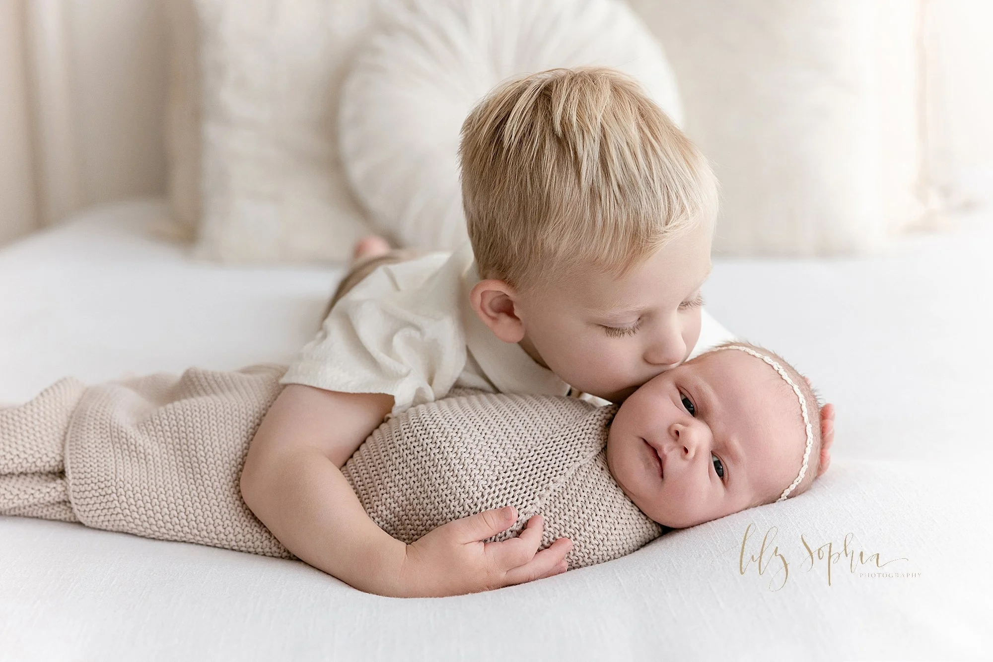 intown-atlanta-morningside-decatur-brookhaven-buckhead-natural-light-studio-family-portraits-newborn-baby-girl-photoshoot_0156.jpg