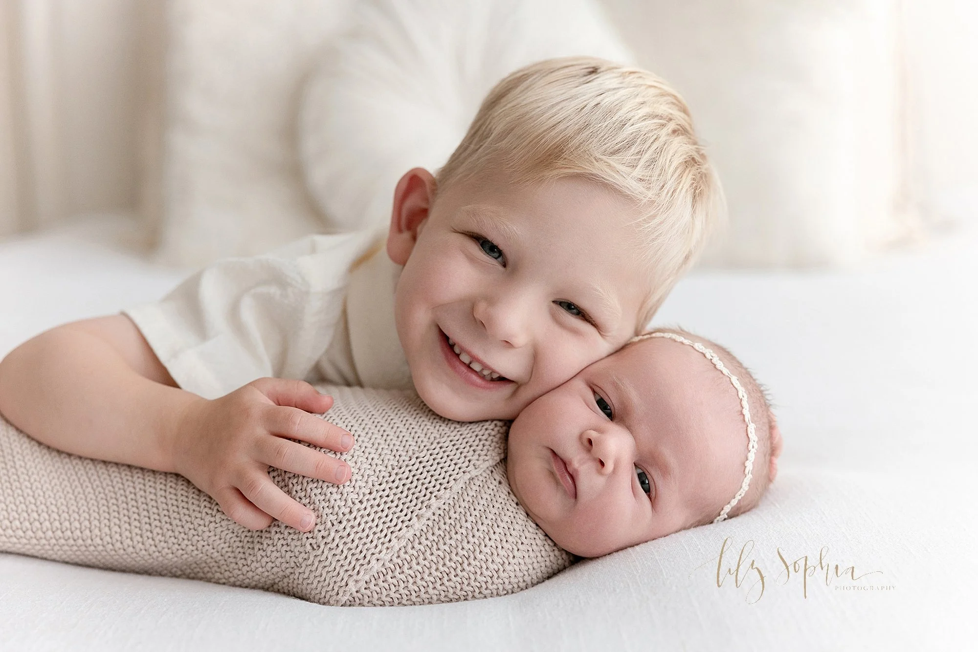 intown-atlanta-morningside-decatur-brookhaven-buckhead-natural-light-studio-family-portraits-newborn-baby-girl-photoshoot_0158.jpg