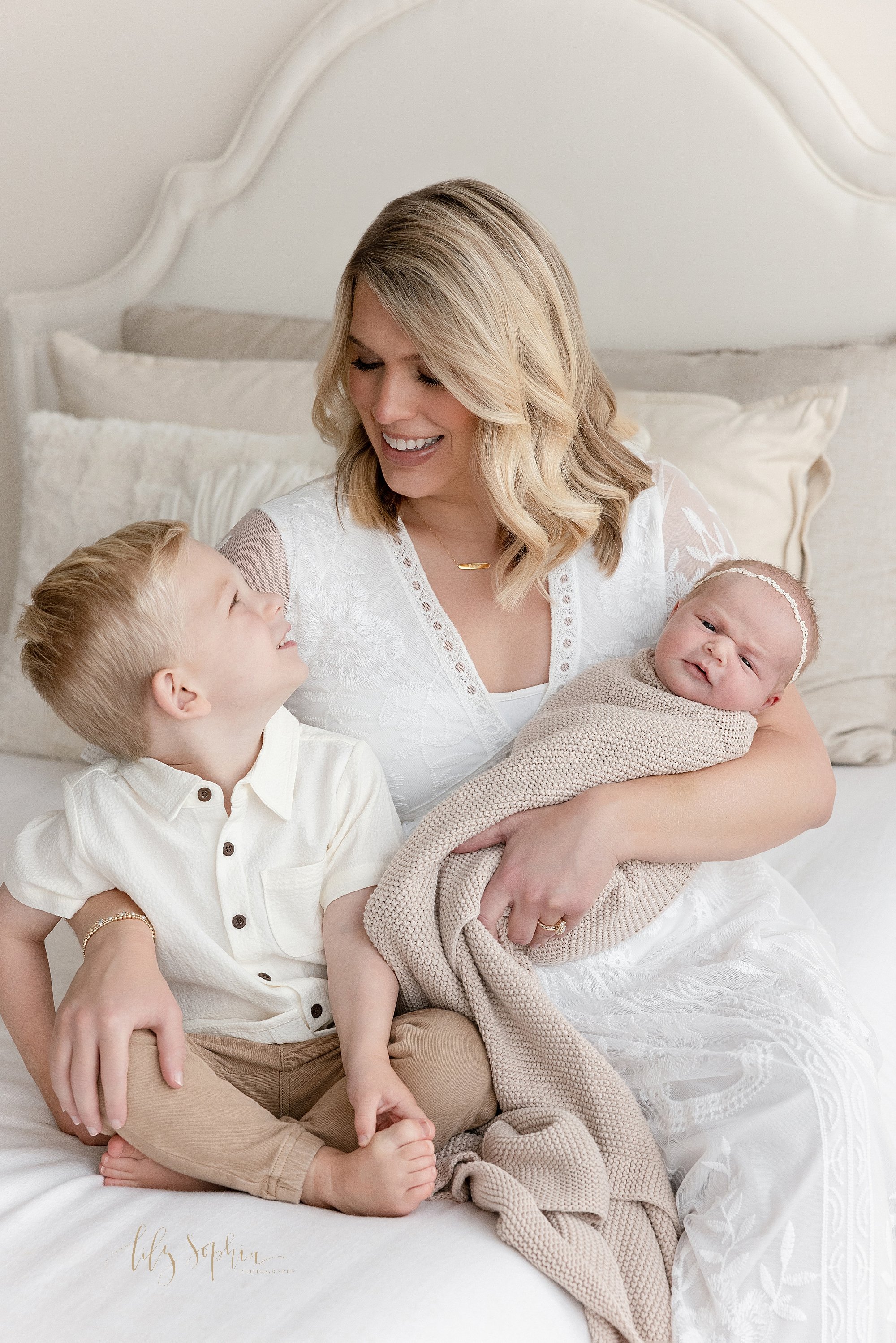 intown-atlanta-morningside-decatur-brookhaven-buckhead-natural-light-studio-family-portraits-newborn-baby-girl-photoshoot_0162.jpg